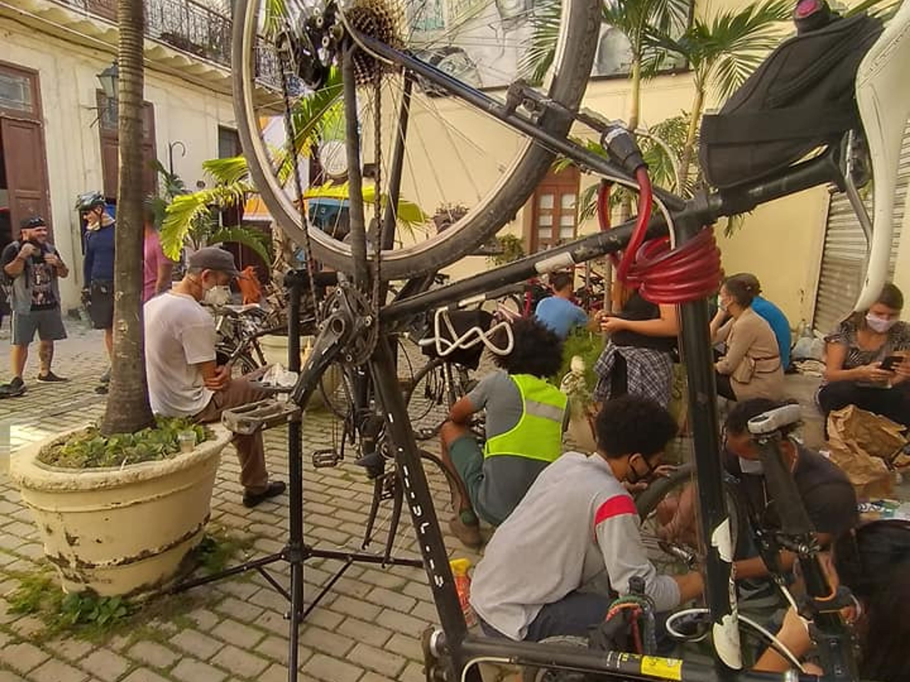 Велотур "ZENTRUM". "ZENTRUM" Bike Tour, Havana, Cuba.