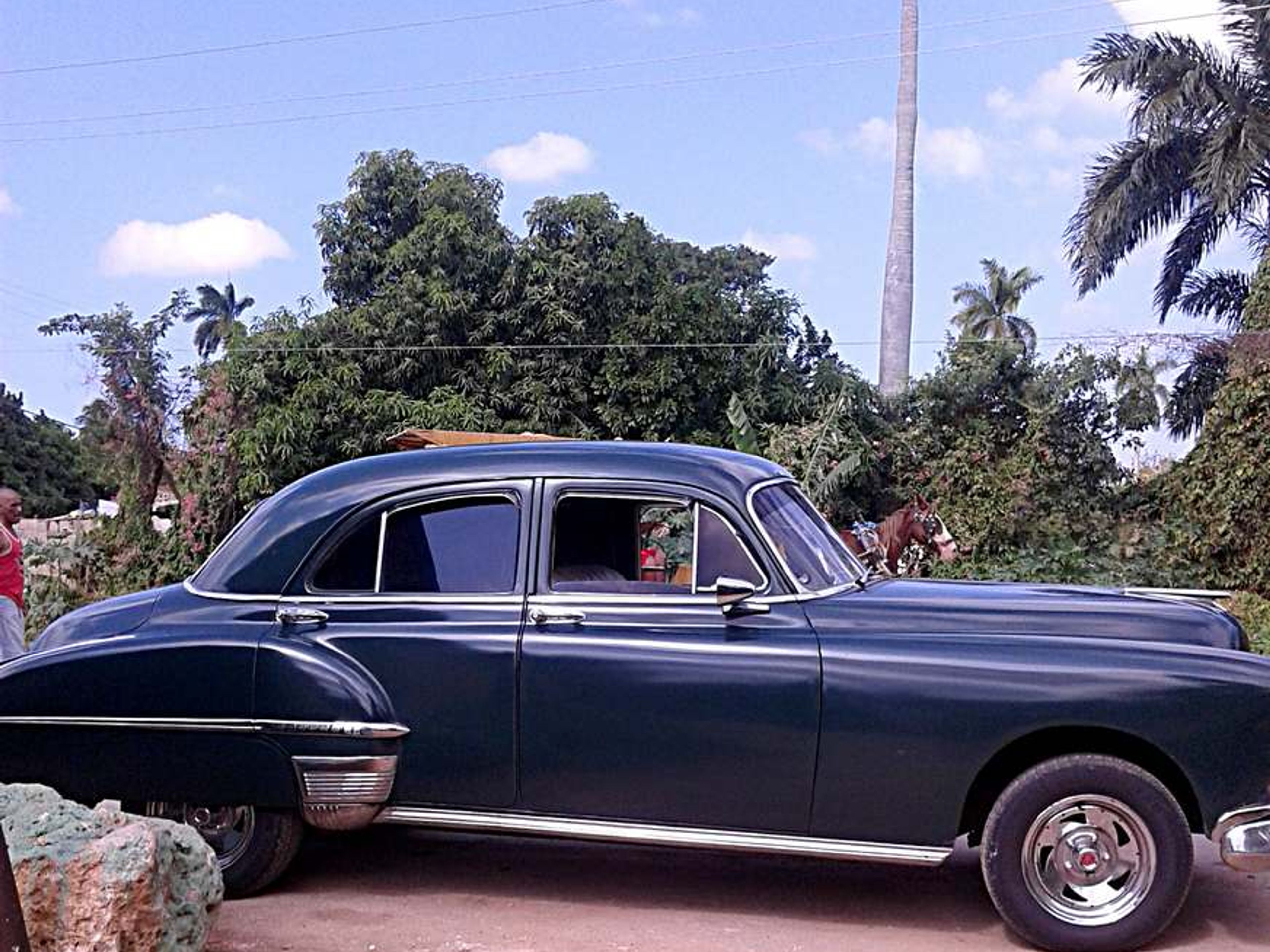 "Descobrindo Guamá e suas áreas de mergulho em carros clássicos". “Discovering Guamá and its diving areas in Classic Cars” Tour