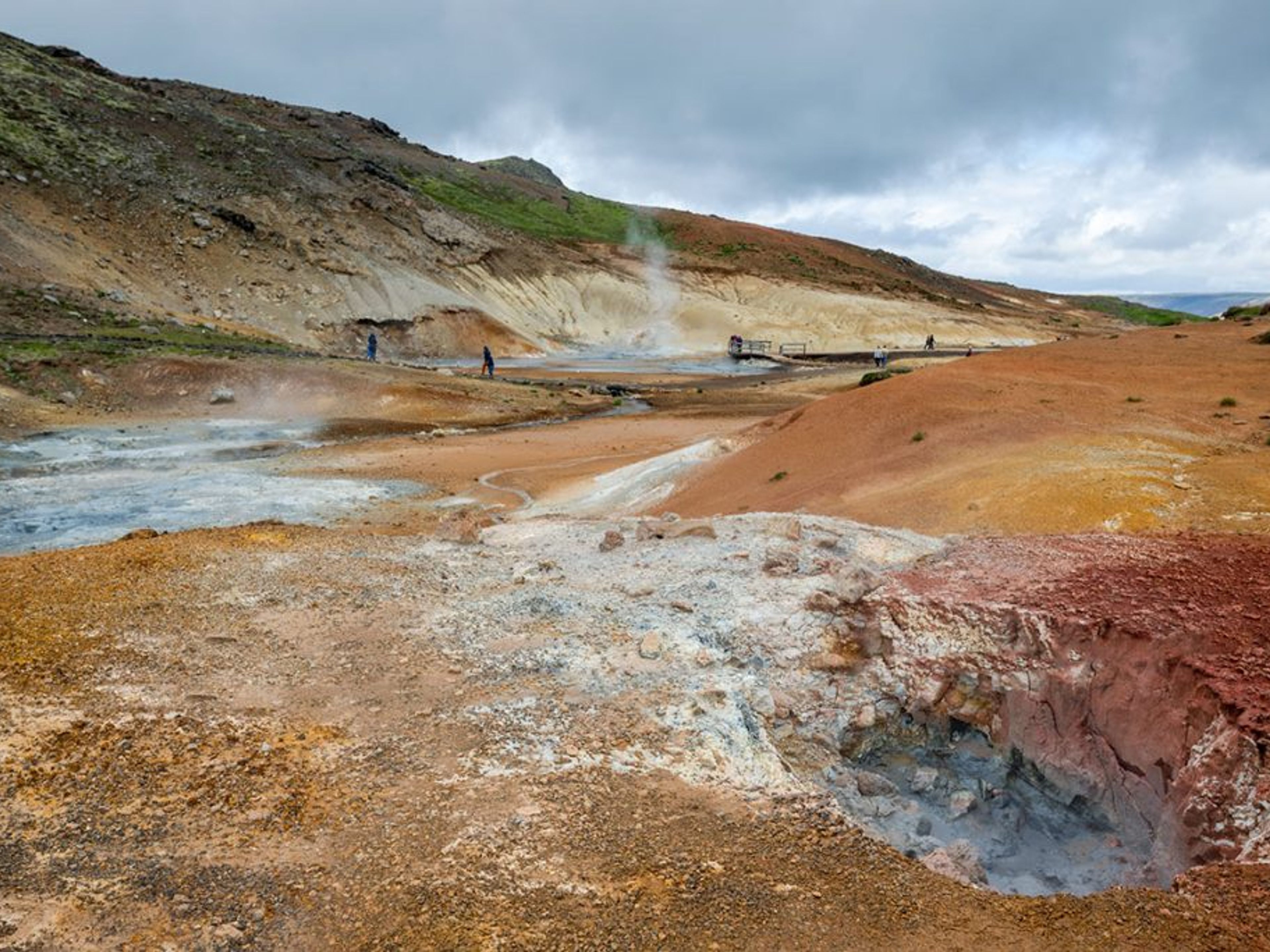 Excursión privada "PENÍNSULA DE REYKJANES + LAGUNA AZUL". The Seltún geothermal site panoramic view, Iceland.