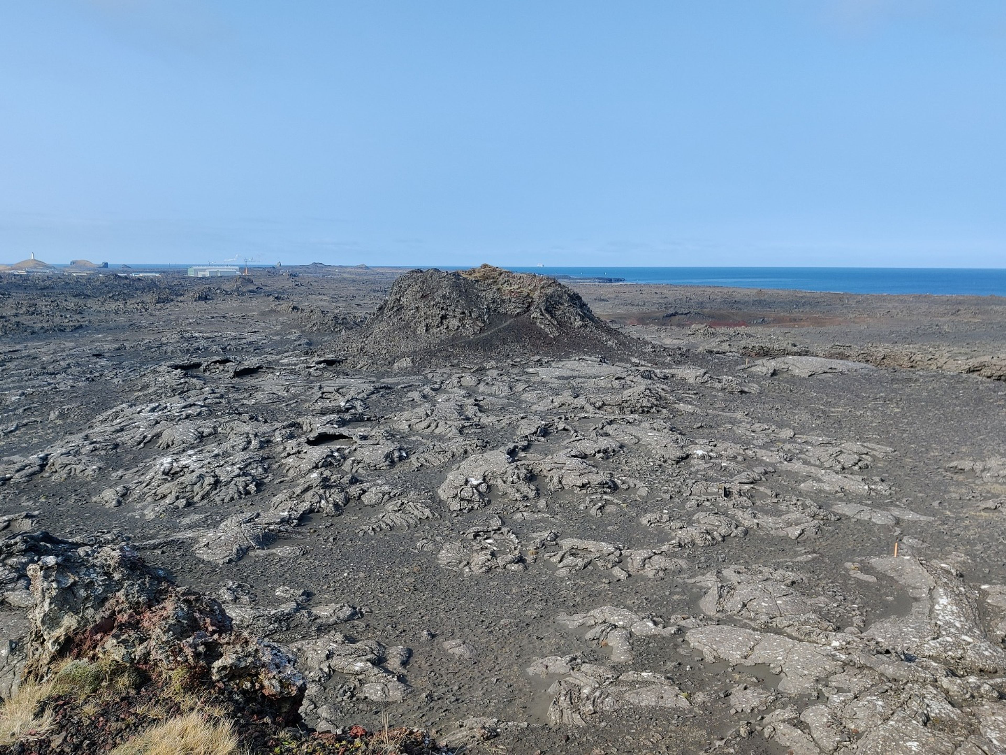 Excursión privada "PENÍNSULA DE REYKJANES + LAGUNA AZUL". The craters of Stampar panoramic view, Iceland.