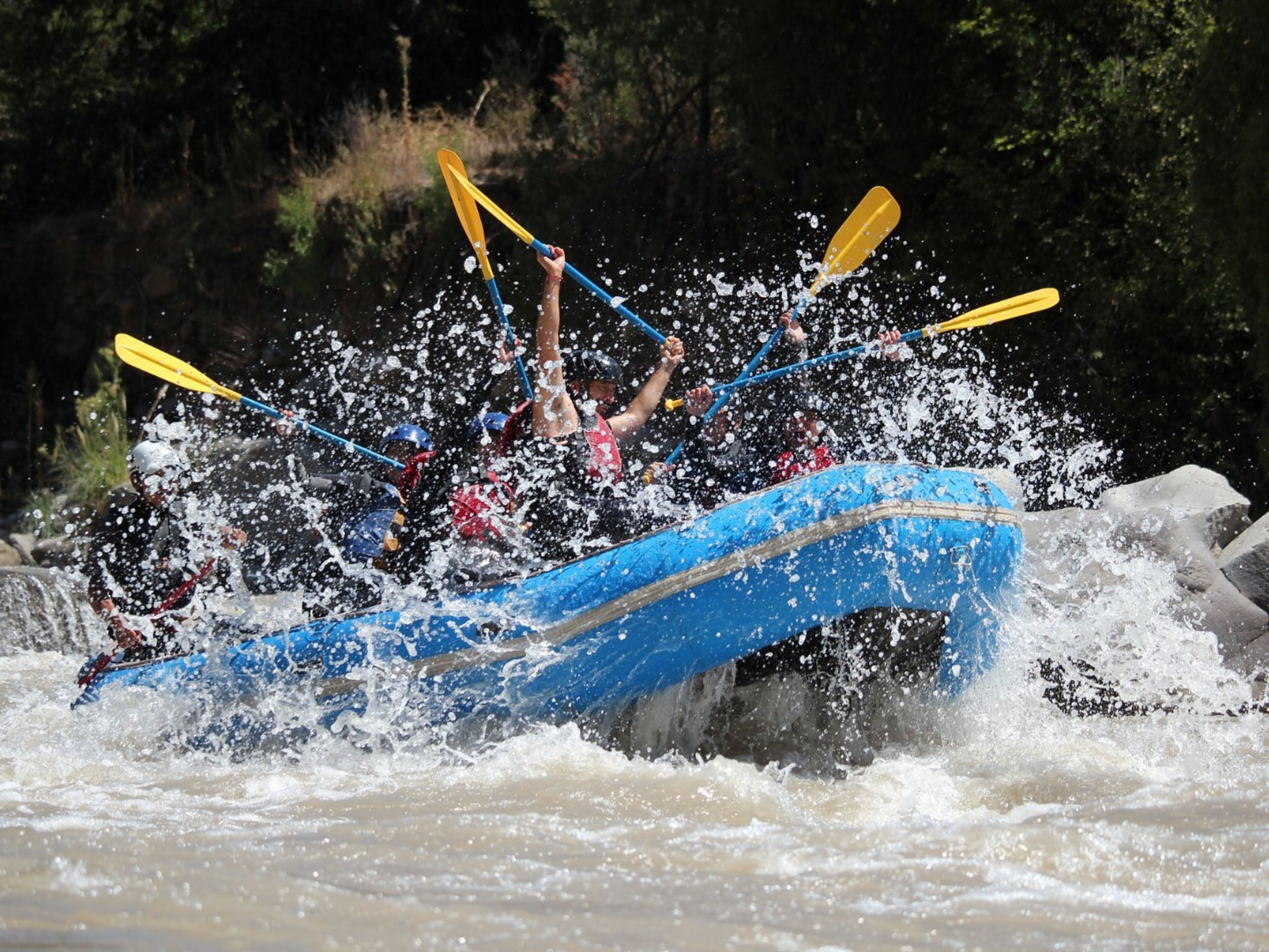 Excursão “RAFTING NO CAJÓN DEL MAIPO + SNACK”. “RAFTING IN CAJÓN DEL MAIPO + SNACK” Tour, Chile.