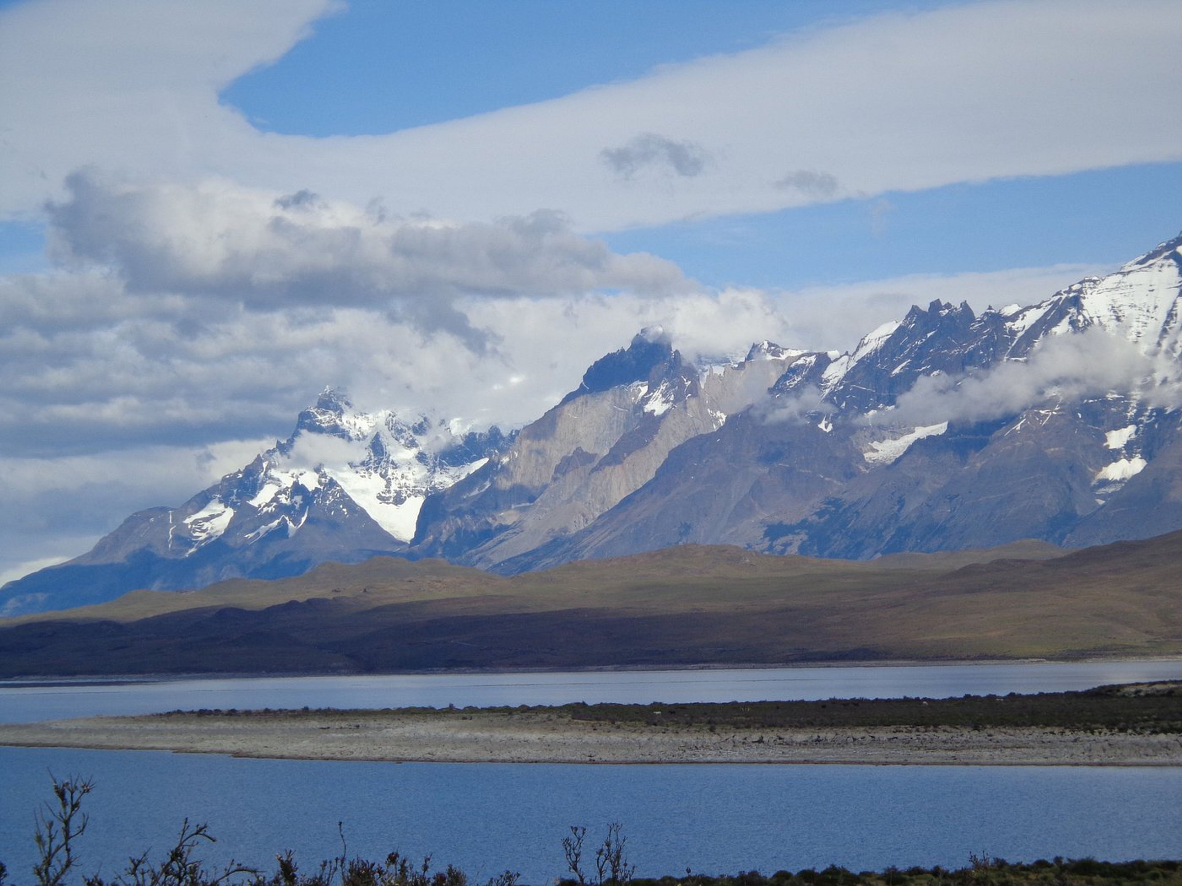 Tур "ПЕШЕХОДНАЯ ПРОГУЛКА ПО ЛАГО САРМИЕНТО И ЛАГУНА АМАРГА + ЛАНЧ-БОКС". "LAGO SARMIENTO AND LAGUNA AMARGA TREKKING + BOX LUNCH" Tour, Torres del Paine National Park, Chile.