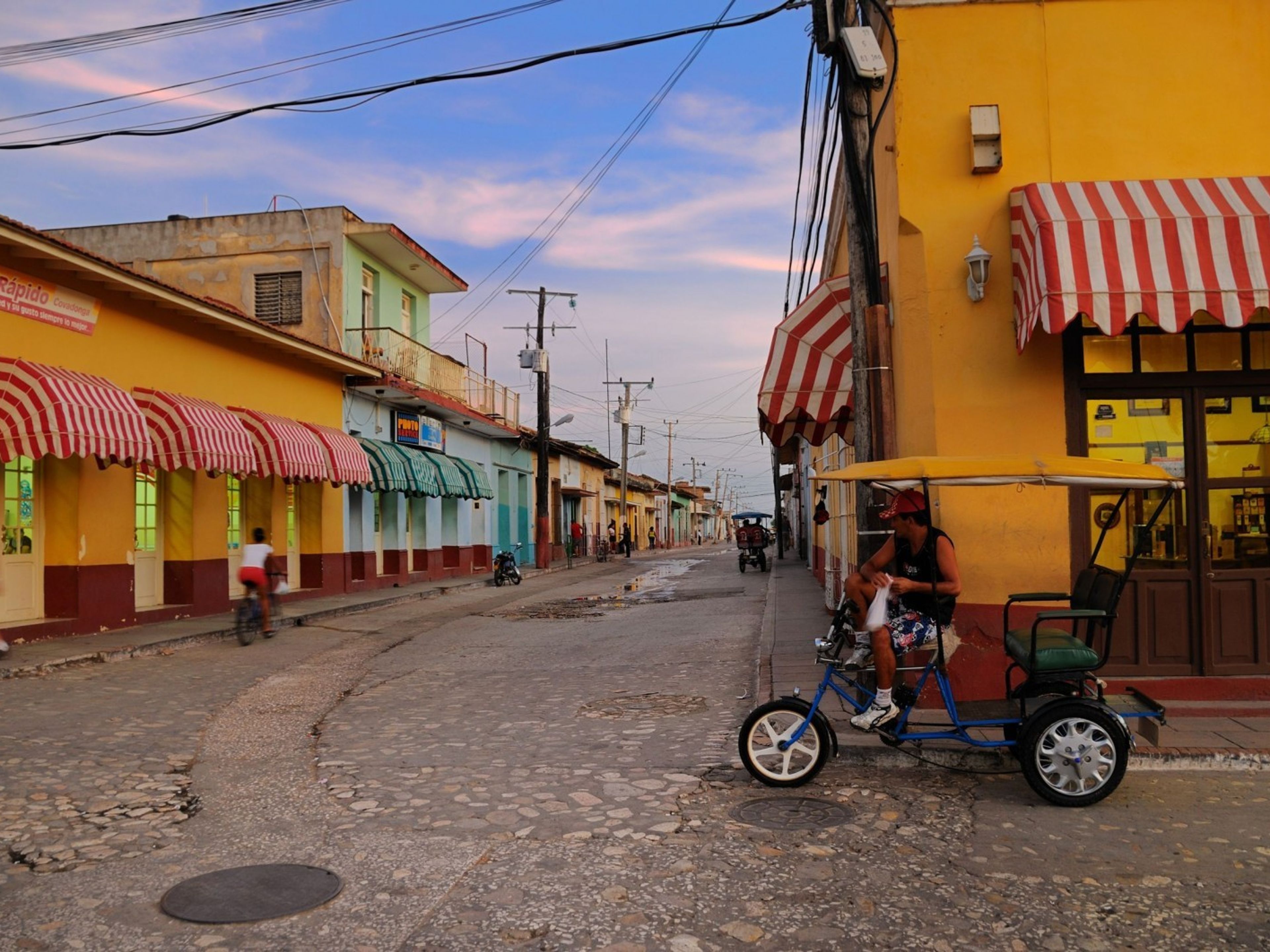 Excursión privada “TRINIDAD EN AUTOS CLÁSICOS AMERICANOS (TECHO DURO)". Trinidad old city panoramic view, Sancti Spíritus, Cuba.