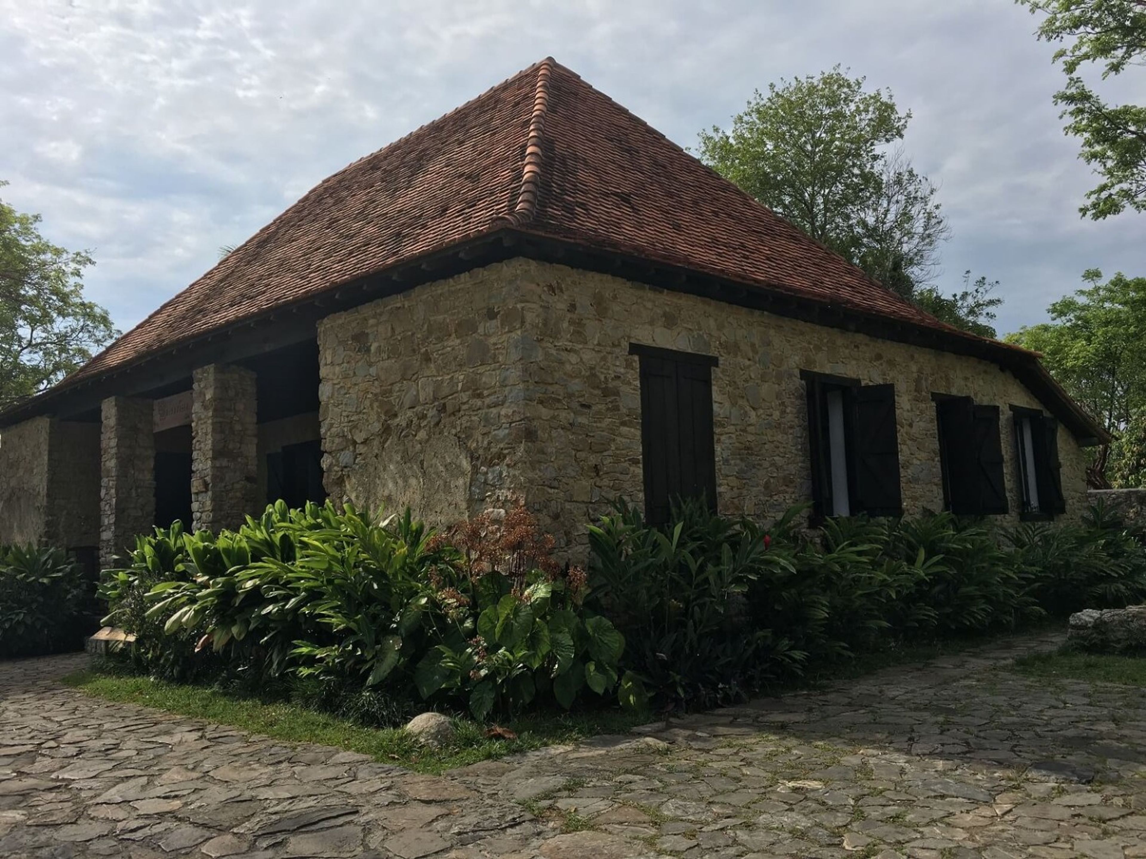 Tour “GIRO A LAS TERRAZAS E VIÑALES IN AUTO AMERICANE CLASSICHE”. The Buena Vista coffee farm panoramic view, Las Terrazas comunity, Artemisa. “Ride to Las Terrazas and Viñales in Old Fashion American Classic Cars” Tour