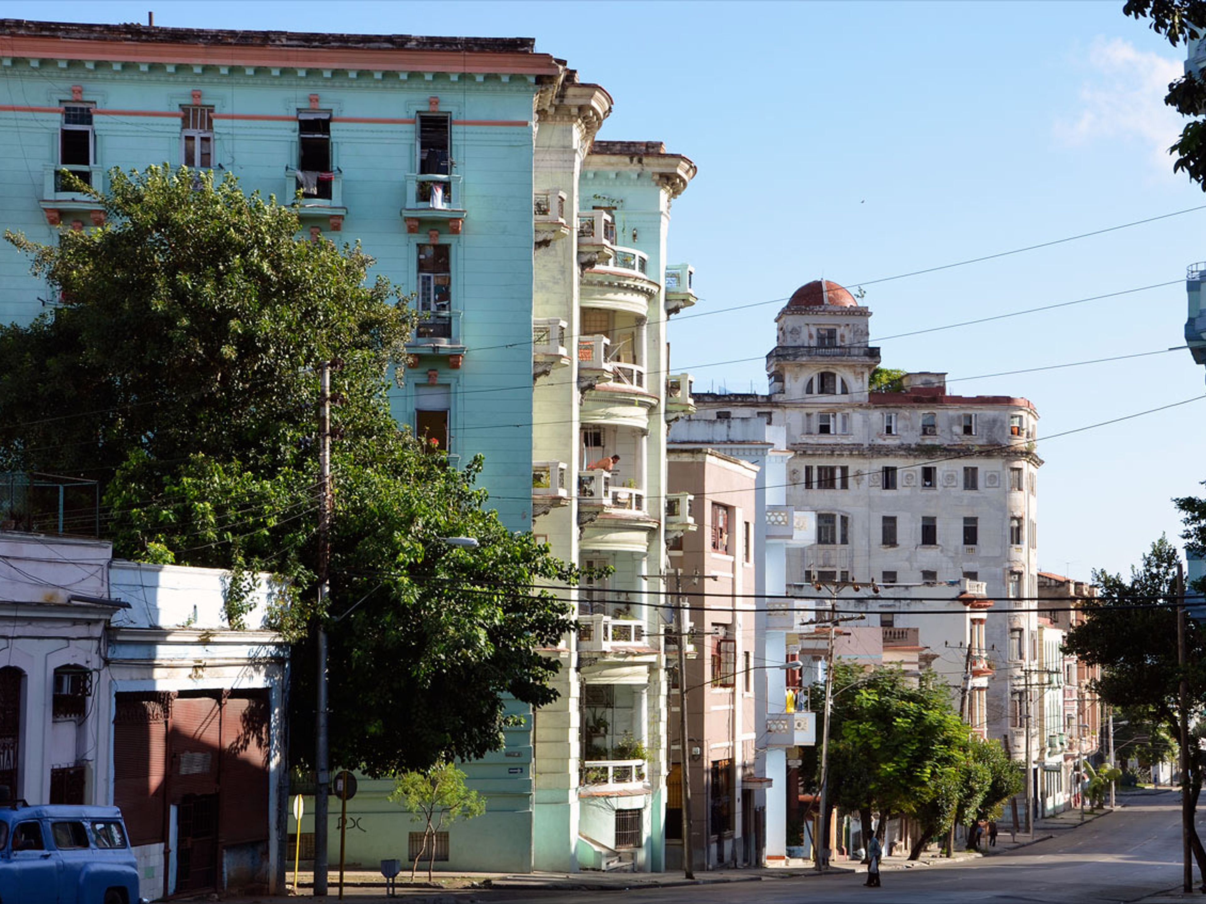 Excursión privada "HABANA MODERNA EN AUTOS CLÁSICOS AMERICANOS DESCAPOTABLES (TECHO ABIERTO)". Modern Havana panoramic view, Vedado, Havana city