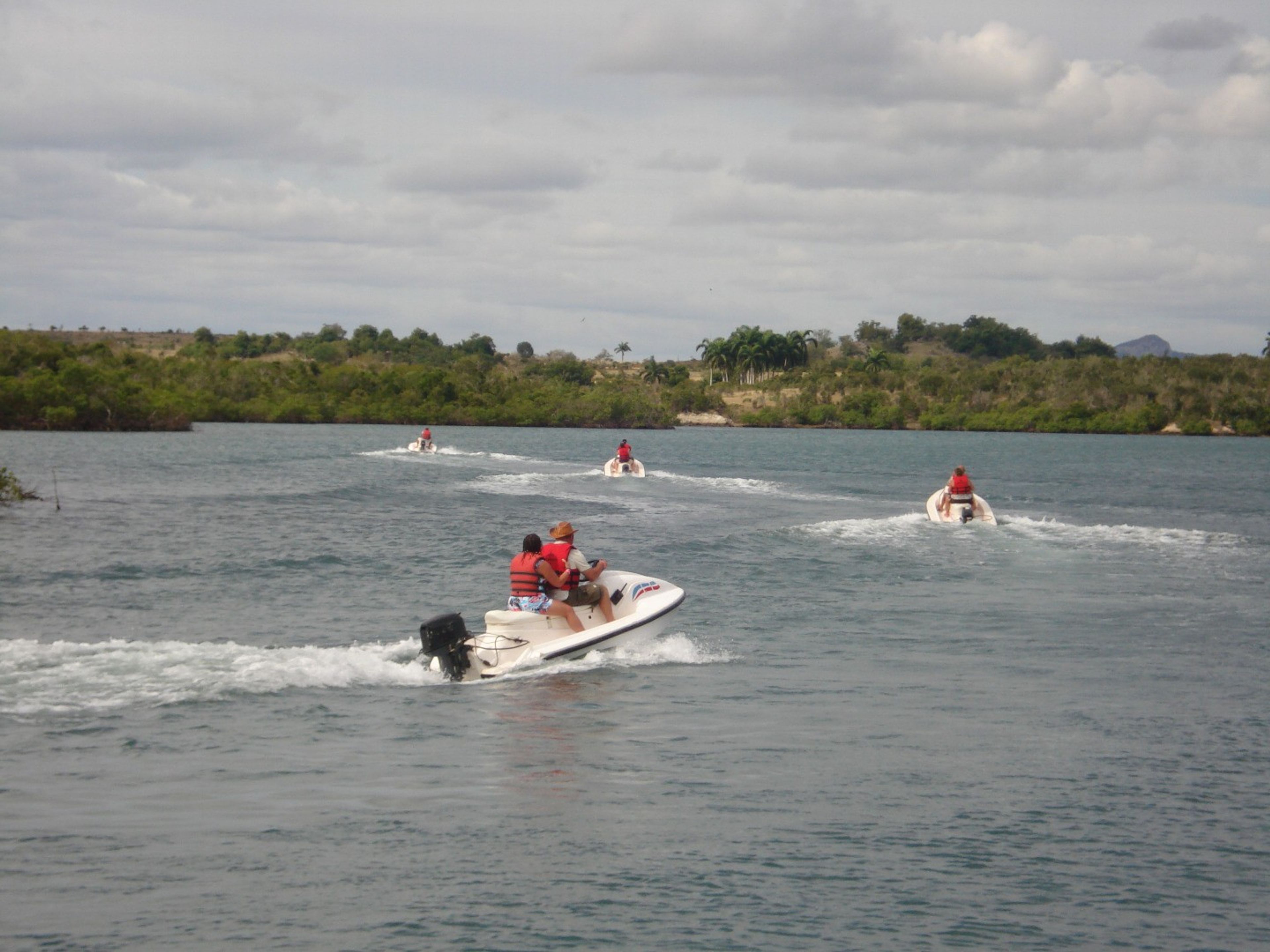 Jeep Safari "CUBA CAMPESINA". Speed boat ride through the waters of Vita bay.