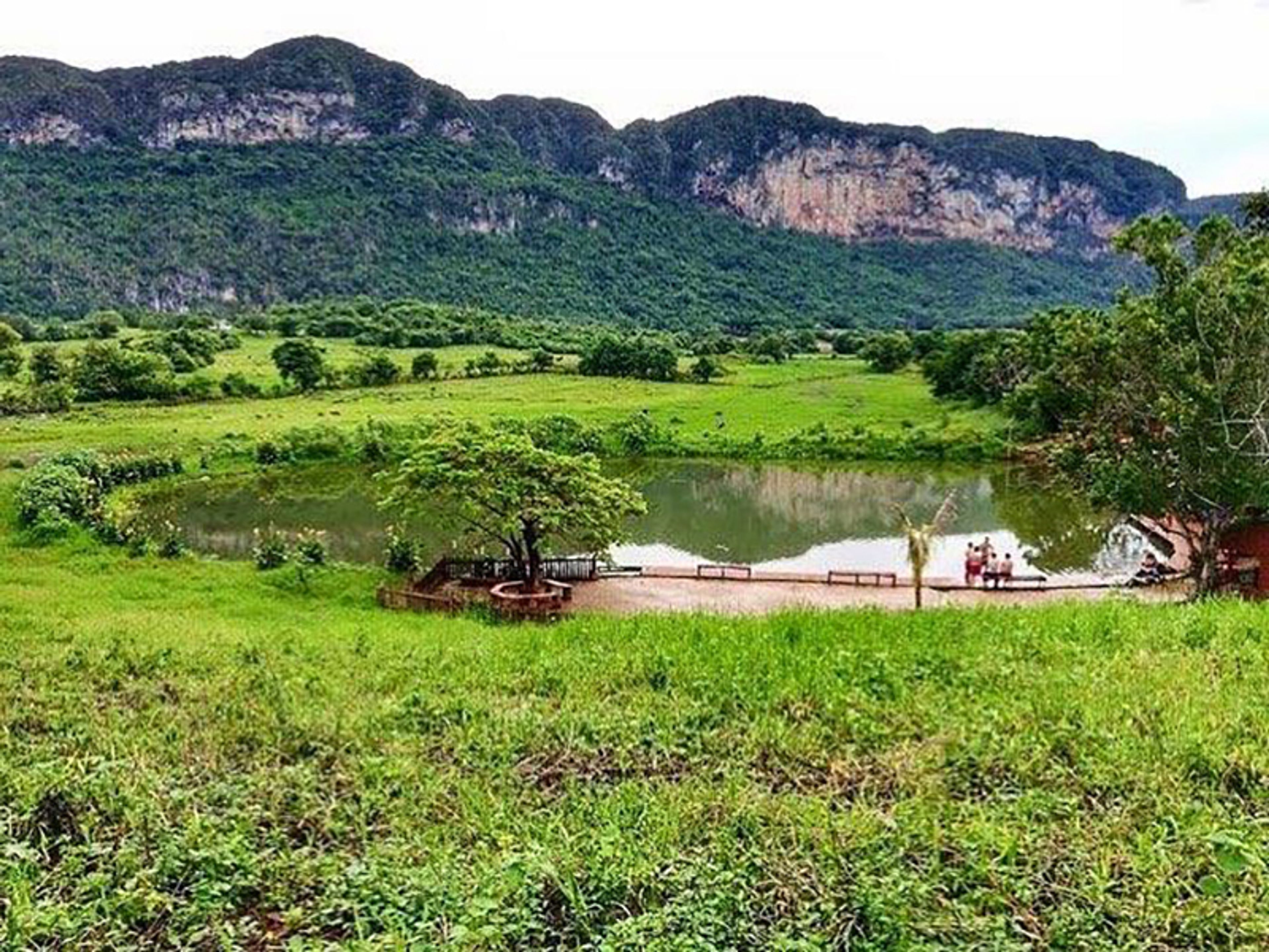 Tour "Trekking Avventura attraverso la Valle del Silencio". Viñales valley panoramic view, Pinar del Río, "Trekking Adventure through the Valle del Silencio" Tour