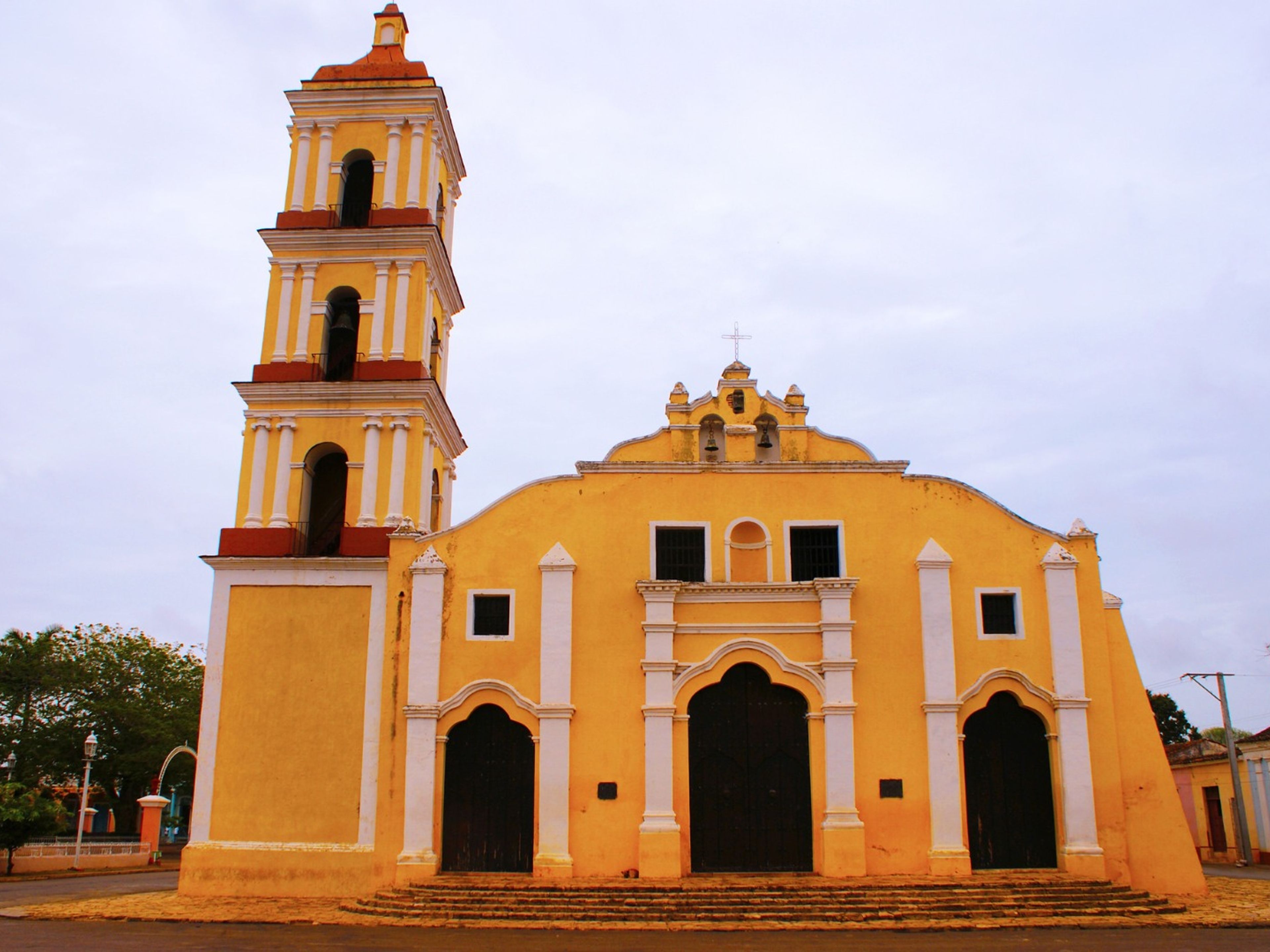 Excursión “MISA DOMINICAL EN REMEDIOS”. San Juan de los Remedios cathedral panoramic view. "Sunday Mass in Remedios" Tour