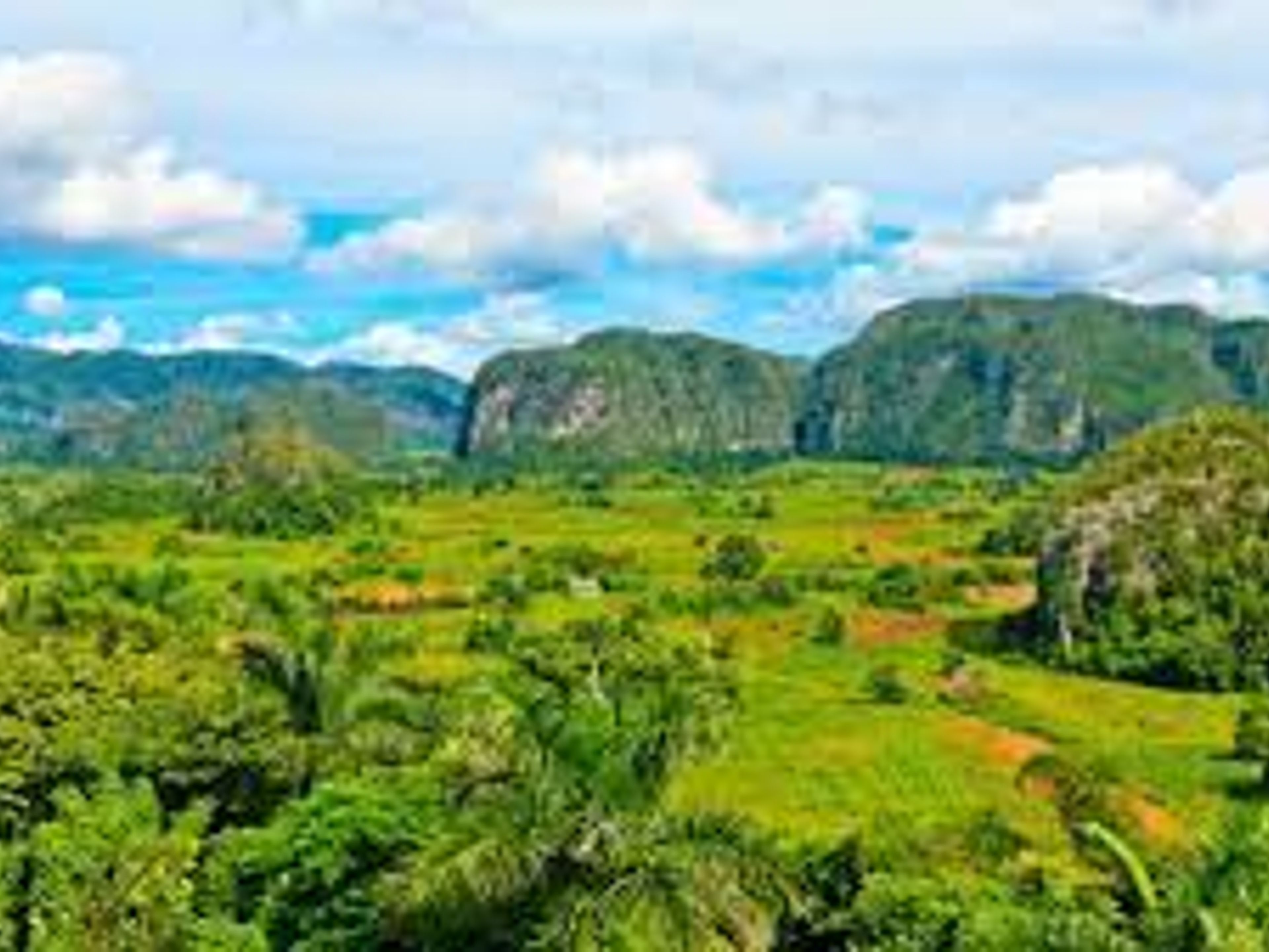 Tour "VISITA ALLA VALLE DI VIÑALES". Viñales valley panoramic view, Viñales, Pinar del Río, Cuba.