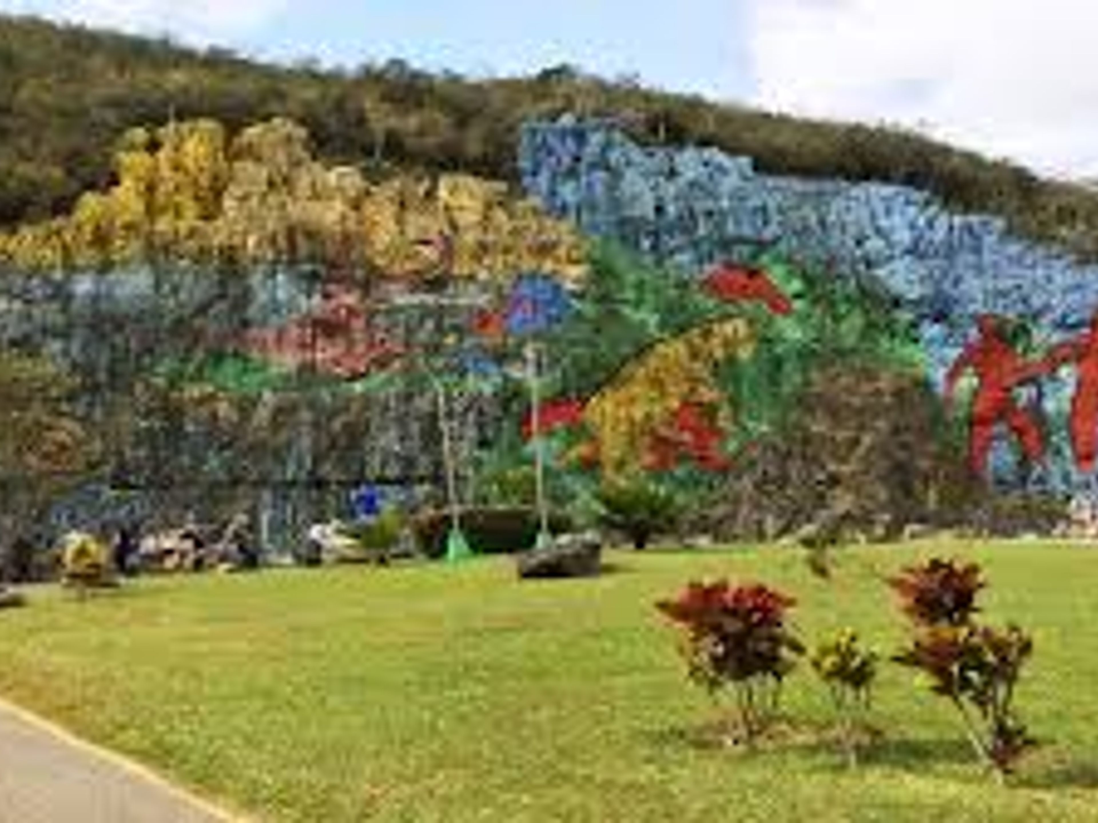 Tour "VISITA ALLA VALLE DI VIÑALES". The Prehistory mural panoramic view, Viñales, Pinar del Río, Cuba.