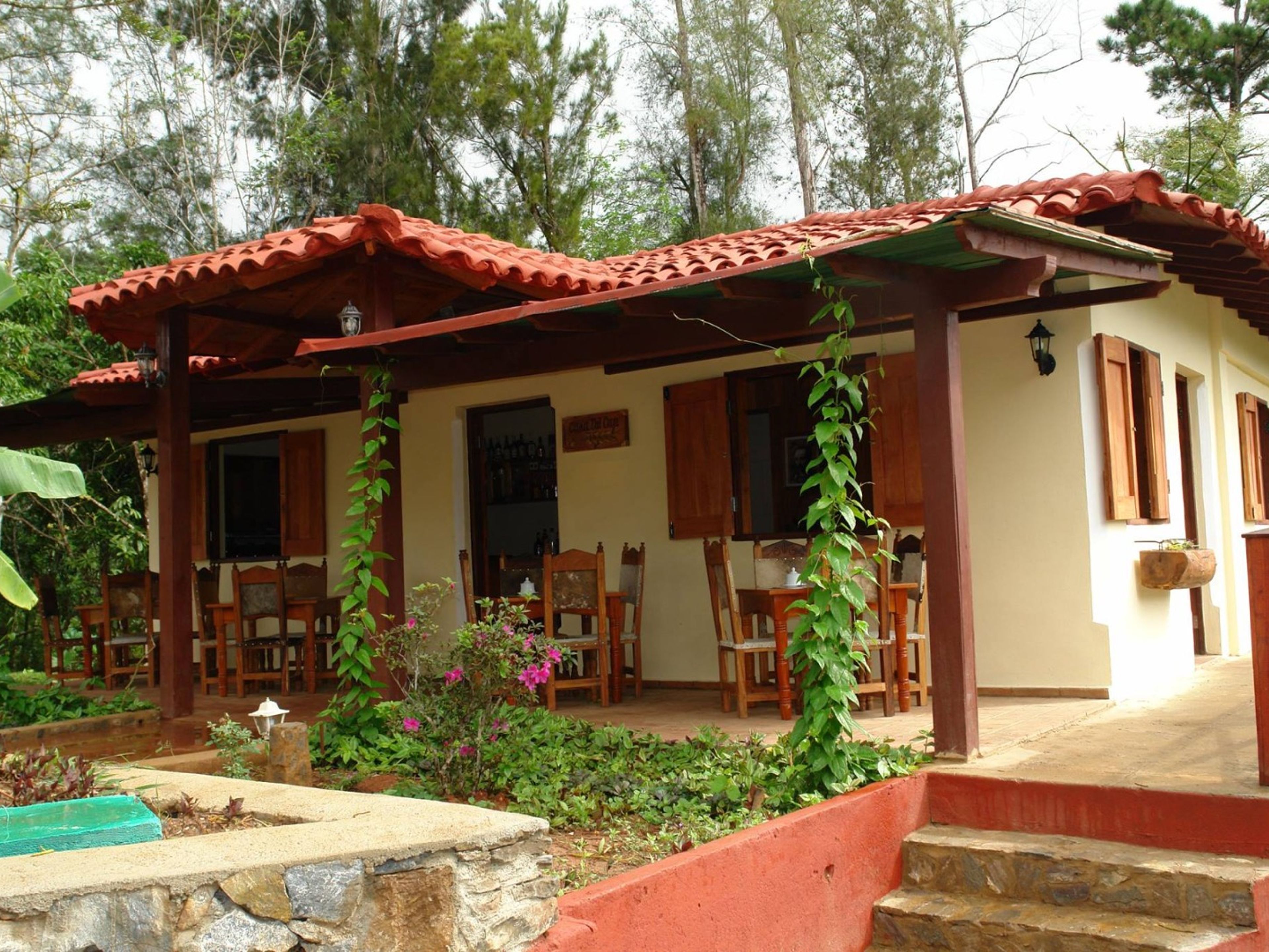 Excursión “PASEO COLECTIVO DESDE TRINIDAD A TOPES DE COLLANTES EN CARROS CLÁSICOS AMERICANOS”. Casa del Café panoramic view, Topes de Collantes Natural Park, Sanctí Spíritus, Cuba.