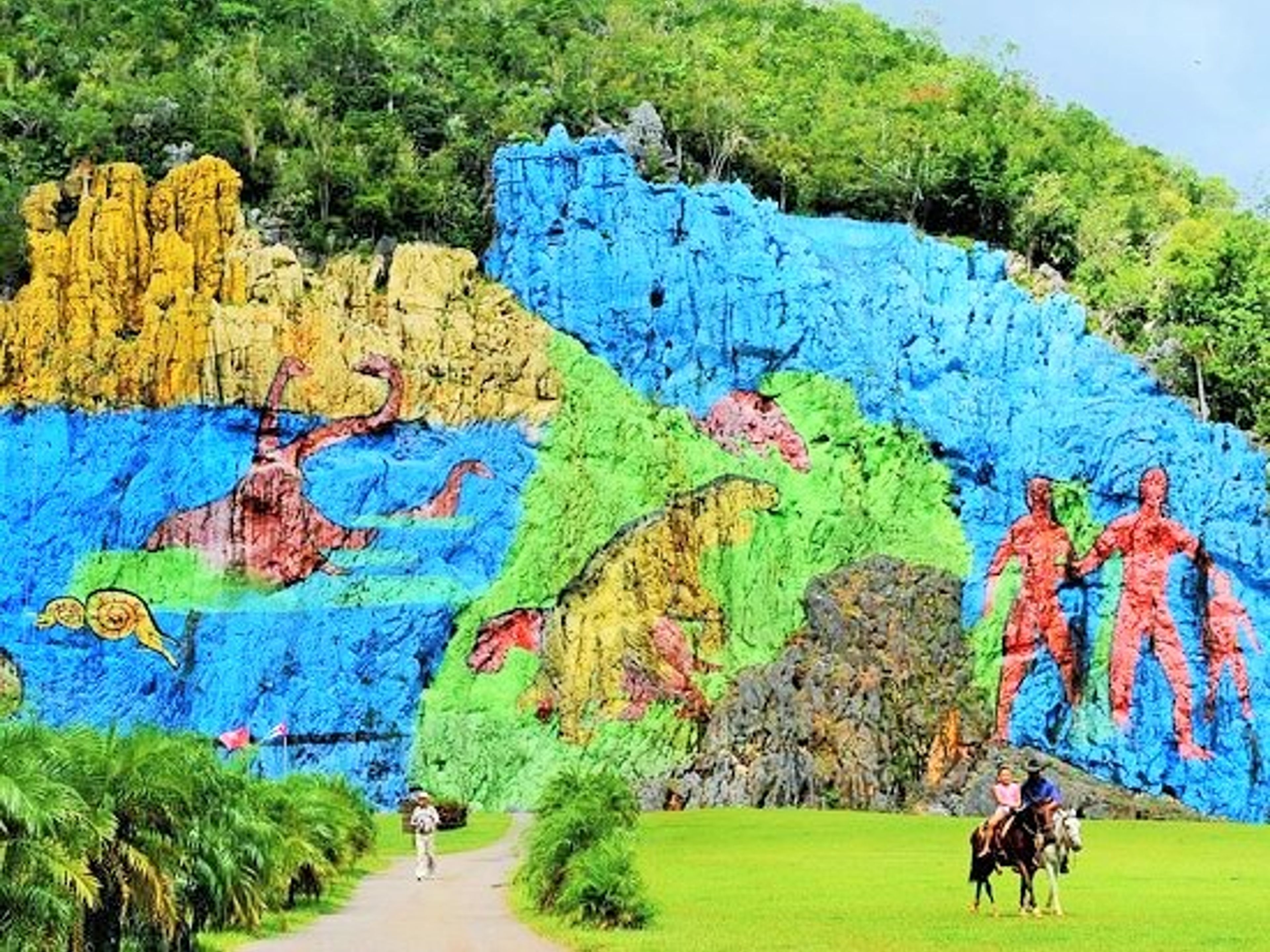 Excursión “VISITA A PINAR DEL RÍO”. Pre-historical mural panoramic view
