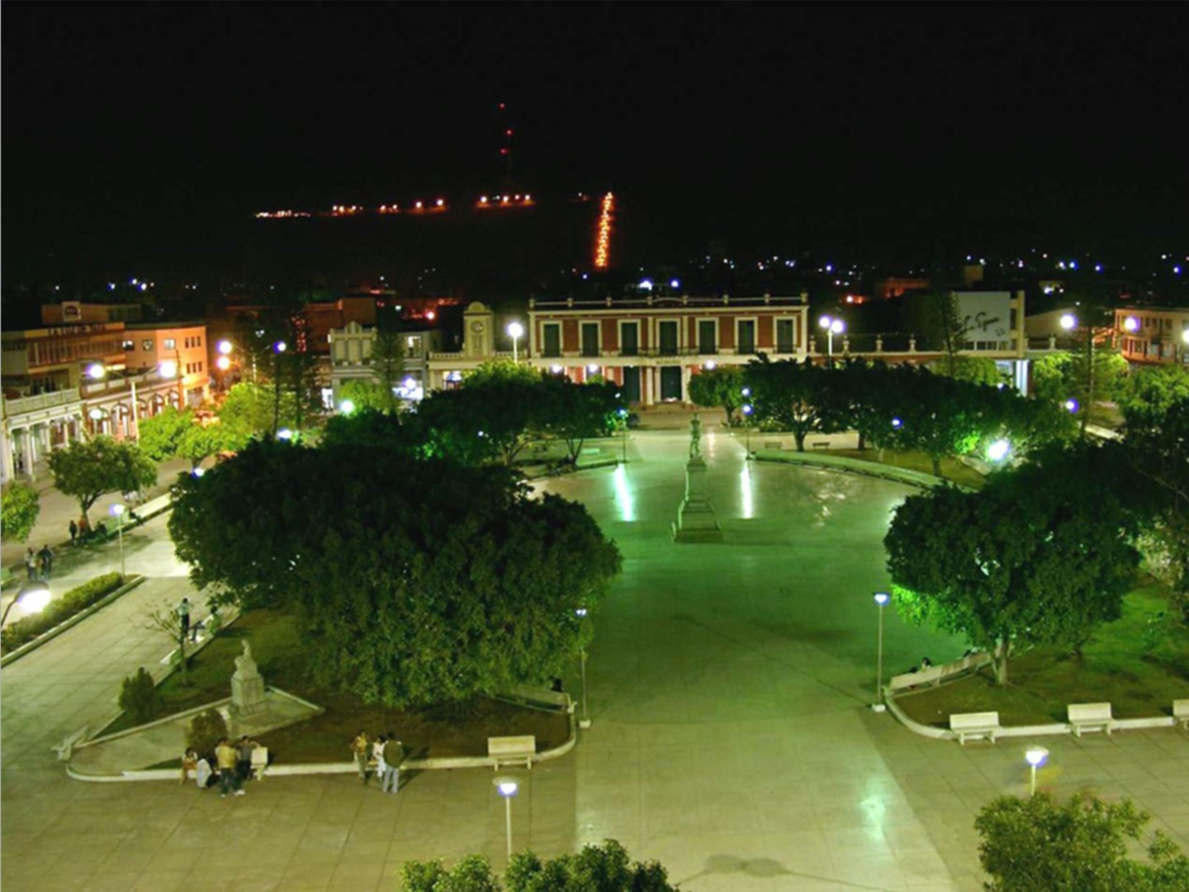 Tour "HOLGUÍN, SOUS LES ÉTOILES + BODEGUITA DEL MEDIO". Holguín city panoramic view, Holguín, Cuba.