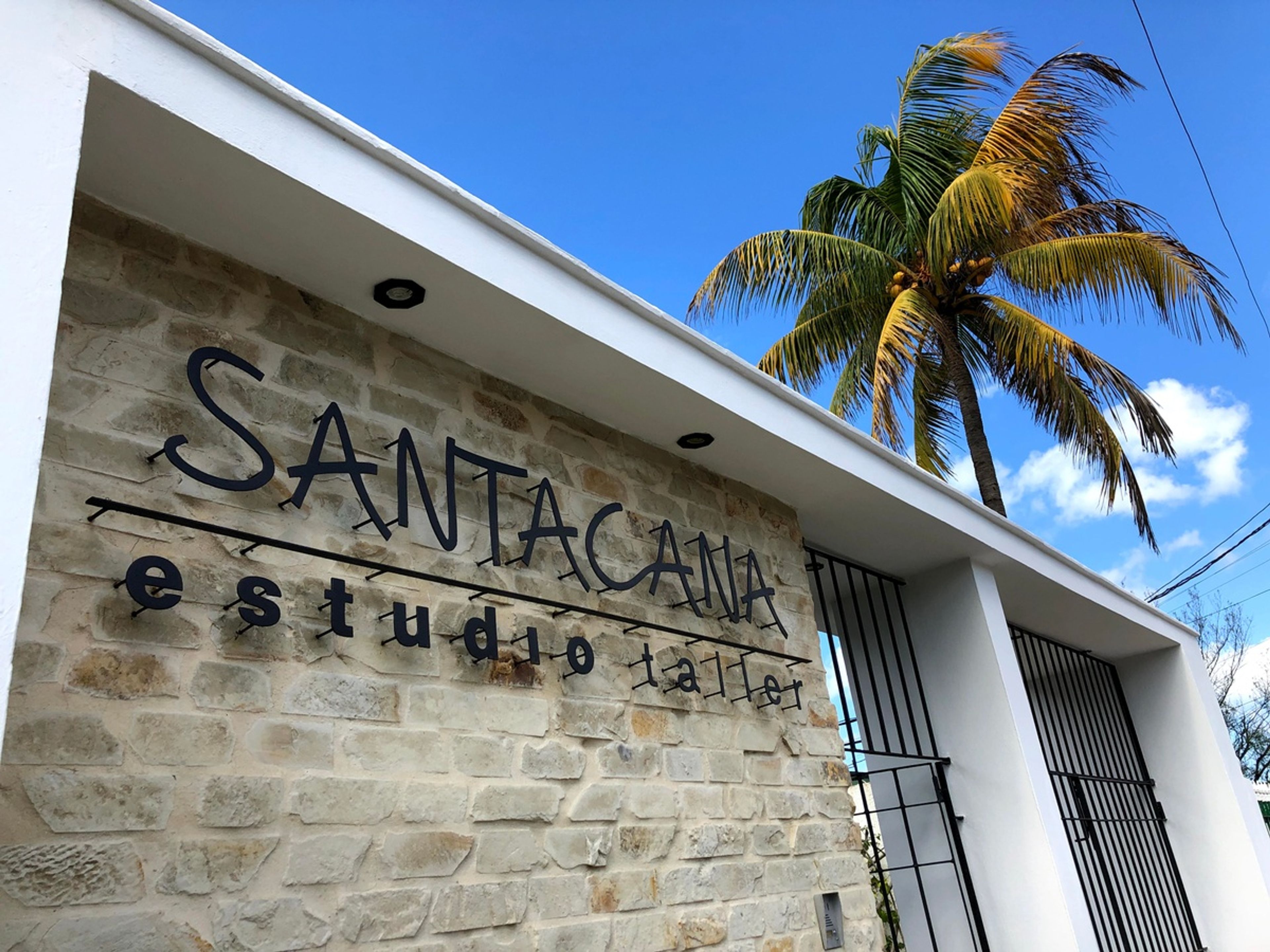 Tour “CERAMICARTE L'AVANA”. Santacana Art Galery. The Studio and Workshop of Beatriz Sala Santacana exhibits the artist's ceramic sculptures, paintings and drawings in Havana, Cuba.