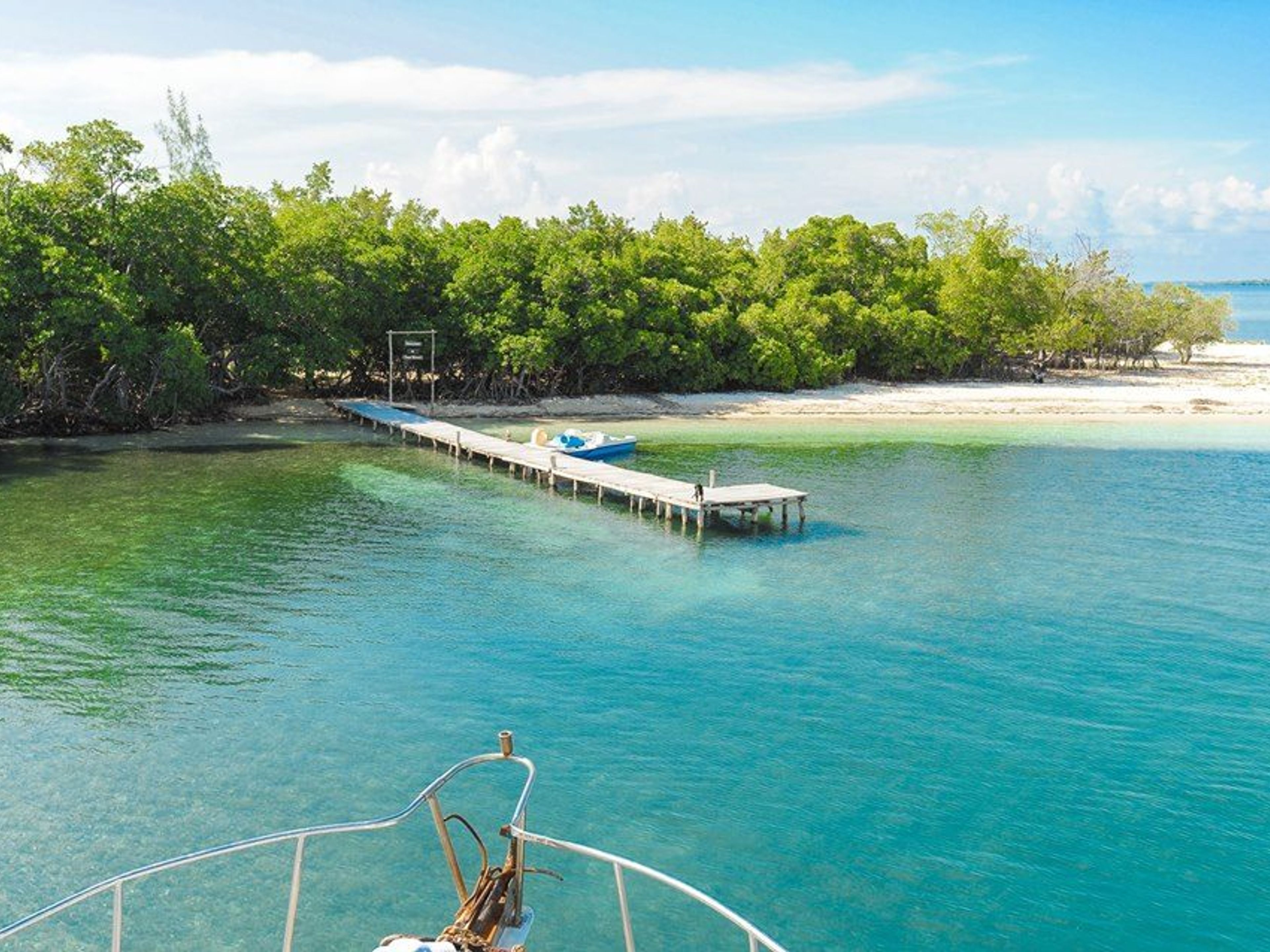Tour "SEAFARI CAYO BLANCO DE MAREA DEL PORTILLO". "SEAFARI CAYO BLANCO FROM MAREA DEL PORTILLO" Tour, Pilón, Granma, Cuba.