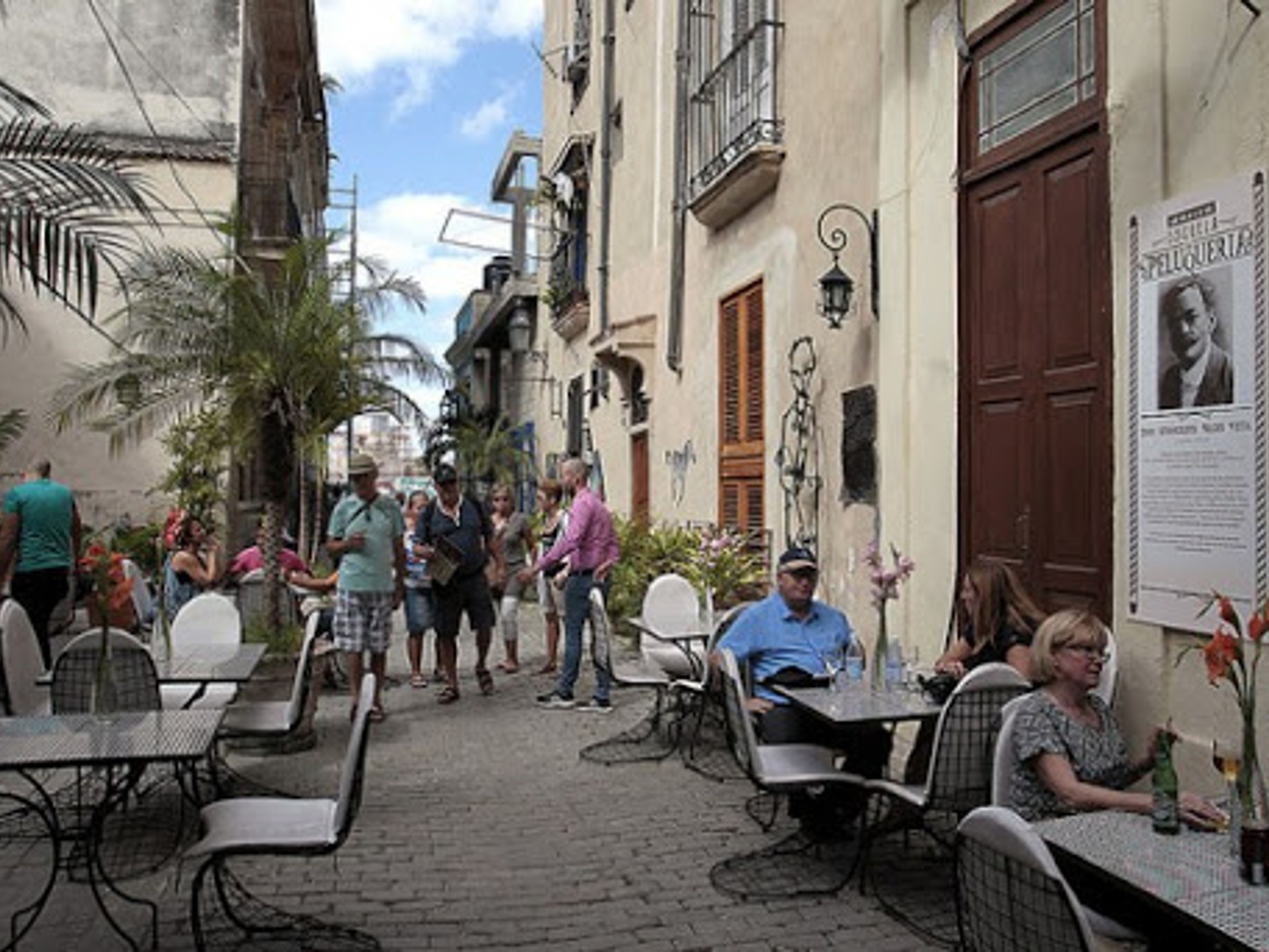 Tour “Il quartiere di Santo Ángel dentro”. Barbershop alley, Tour "The Santo Angel, neighborhood Inside"