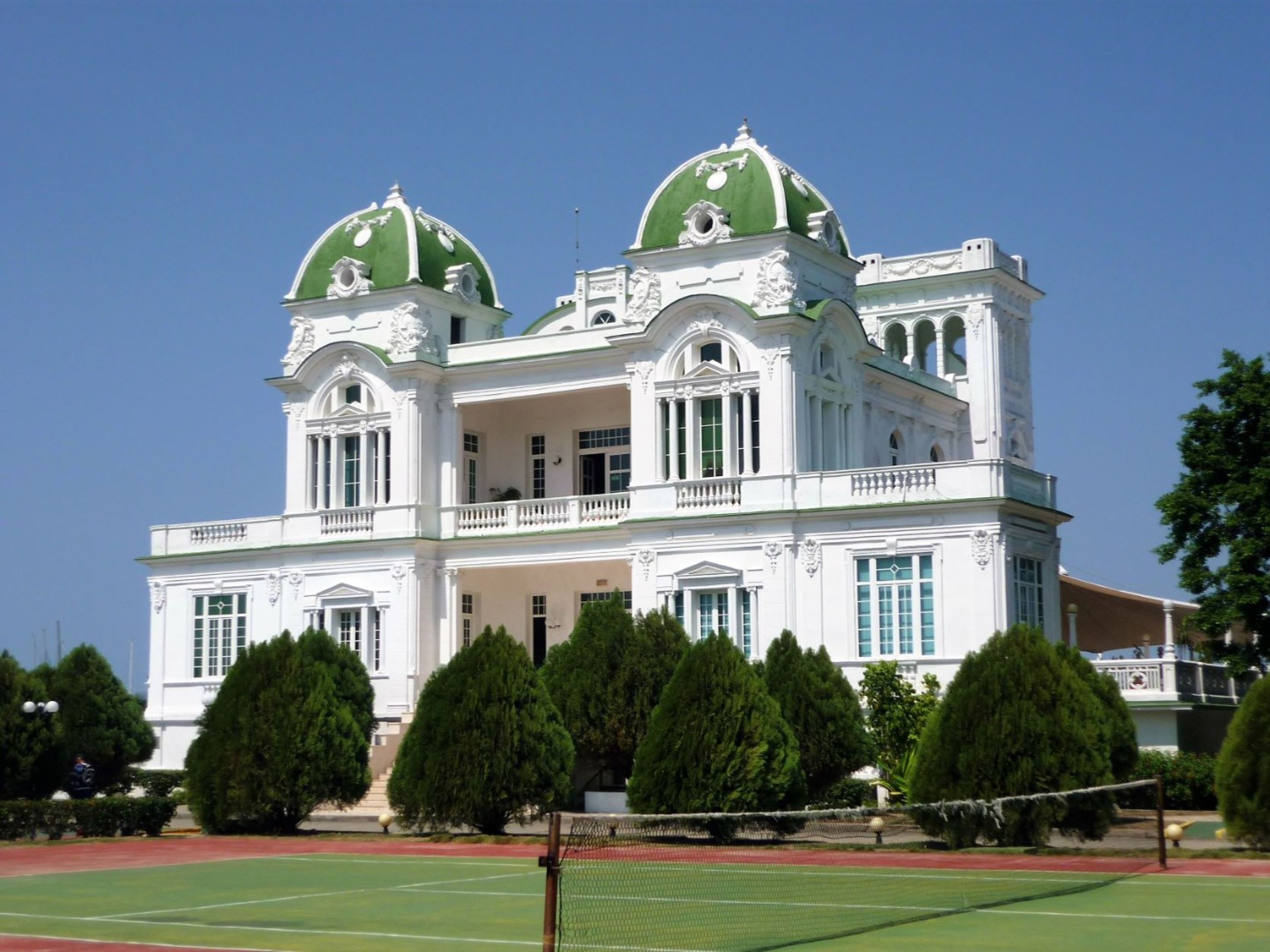 Tour "HISTOIRE ET PLAISIR DANS LE SUD DE CUBA" (3 JOURS / 2 NUITS). The Cienfuegos Nautical Club panoramic view, Cienfuegos city, Cuba.