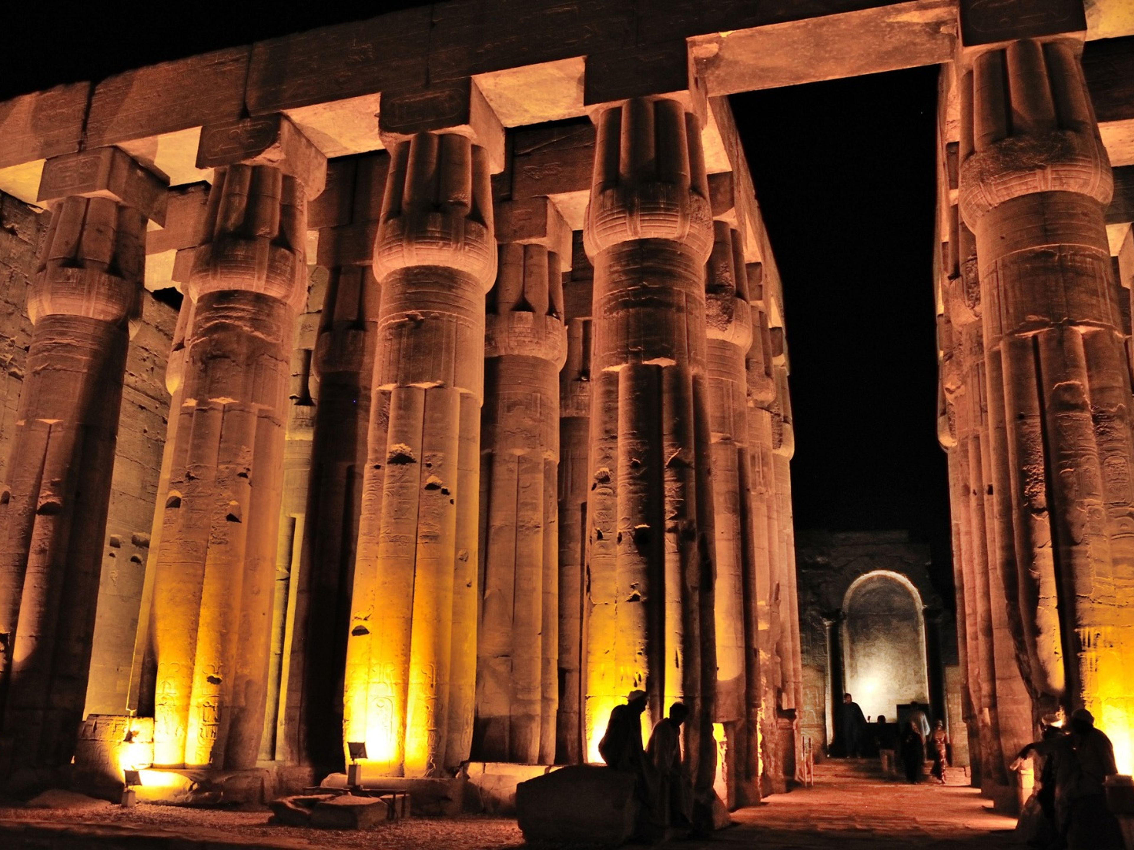 AUSFLUG "LICHT UND TON SHOW IM TEMPEL VON EDFU".. null