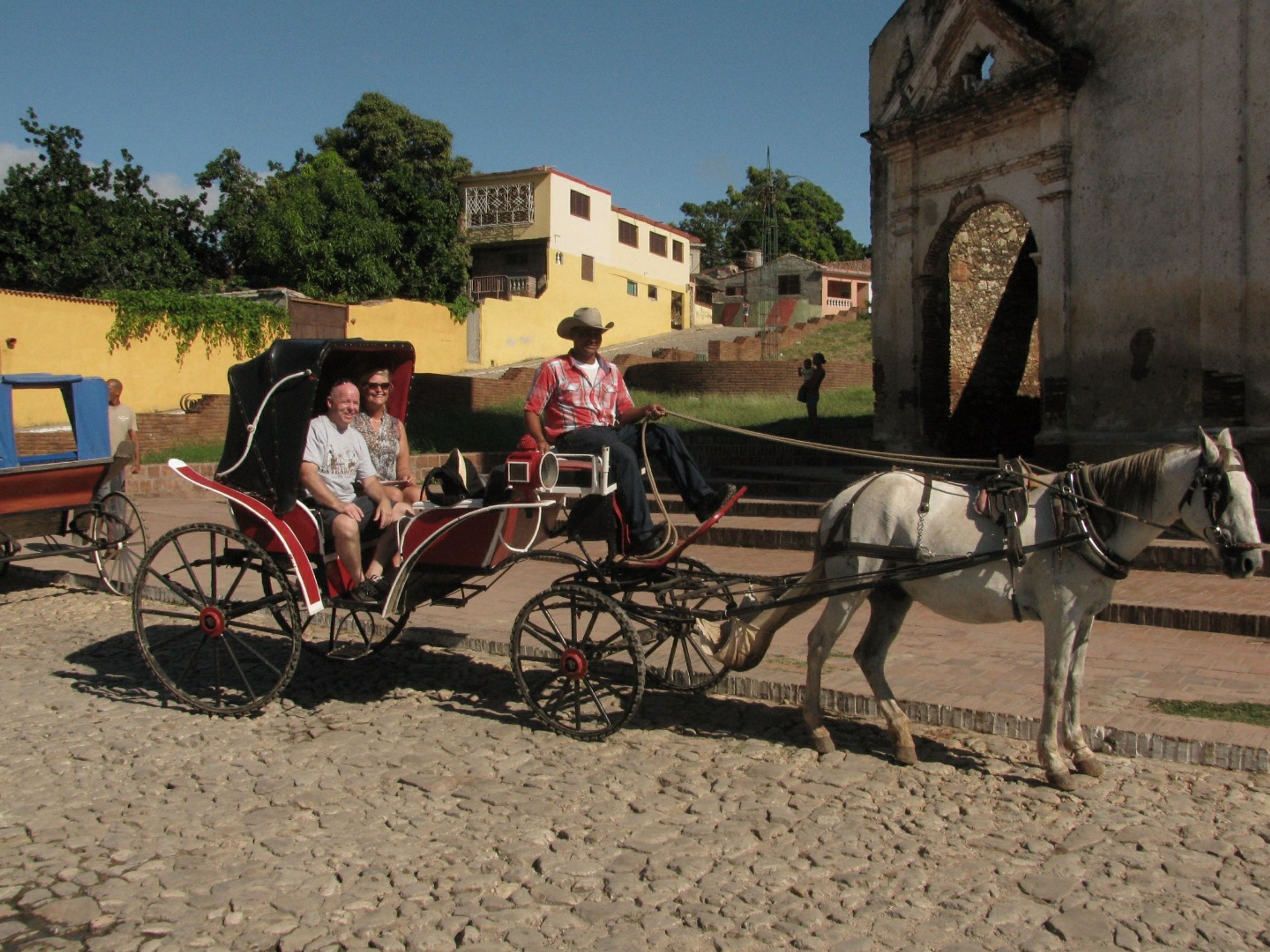Tour "GIRO IN CARROZZA COLONIALE ATTRAVERSO LA CITTÀ DI TRINIDAD". Tour in Colonial Carriage in Trinidad old city