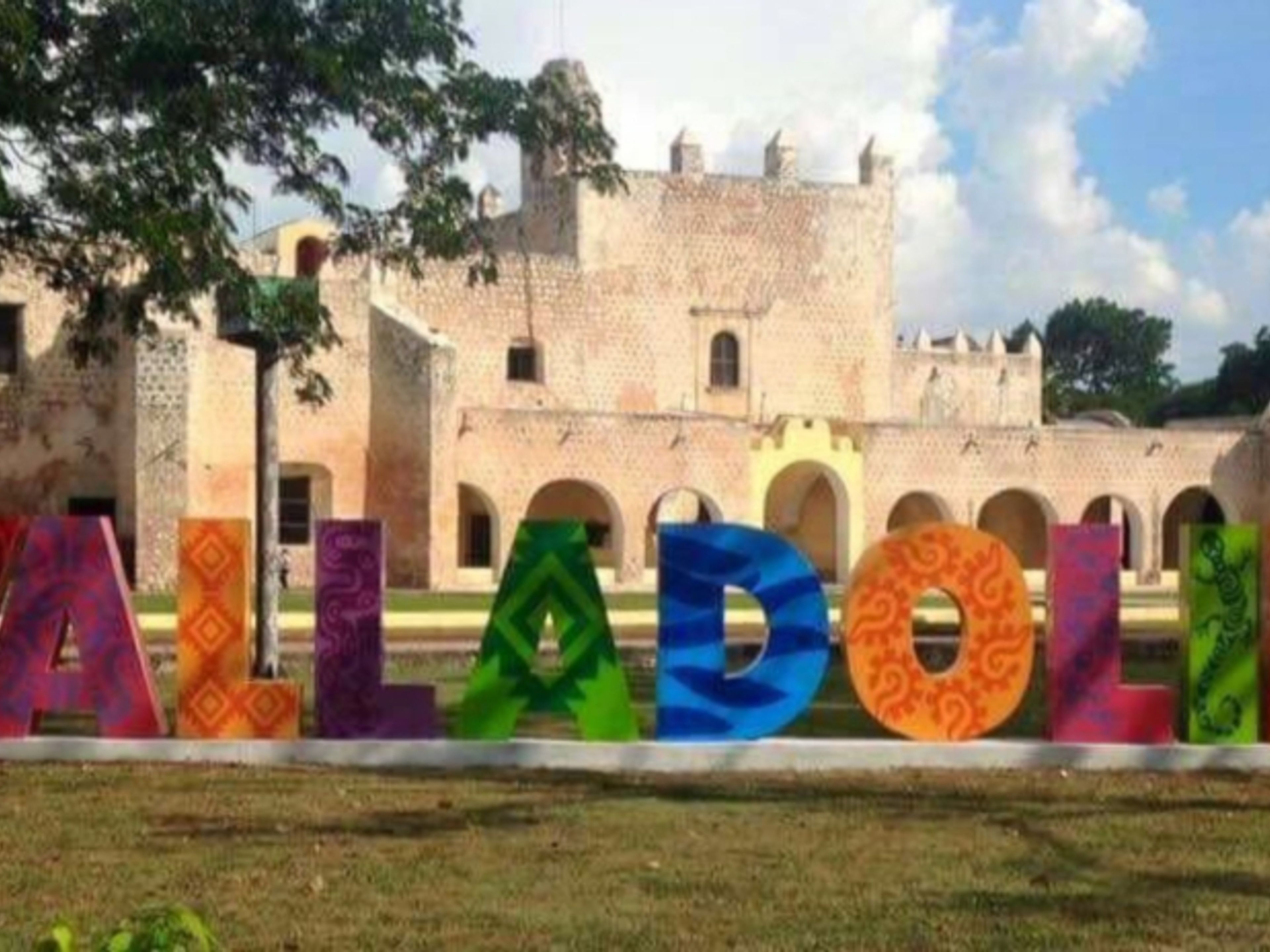 Excursão "VIP exclusiva à aventura de Chichen". The colonial and colorfull city of Valladolid, a magical stop in Chichen Itza, Cancun, Mexico.