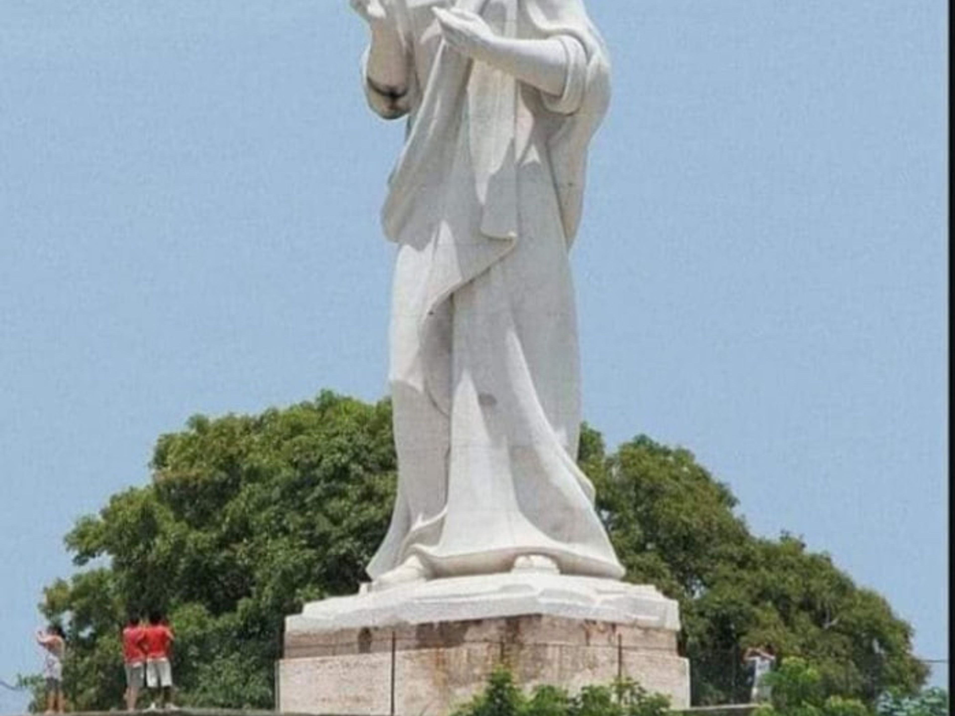 Tour “GIRO ALL'INTERNO DELL'AVANA“ (Servizio a disposizione del cliente fino a 10 ore). El Cristo de La Habana monument panoramic view, Havana, Cuba.