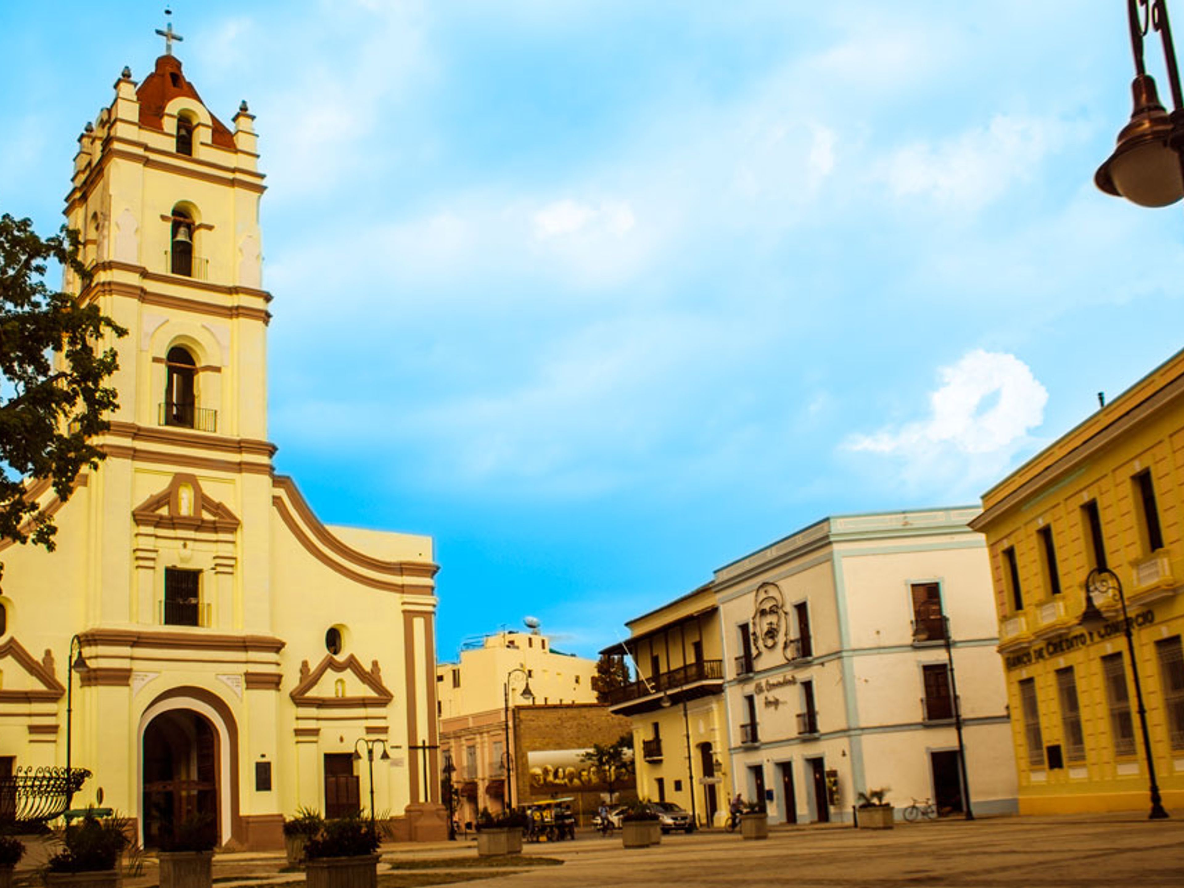 "Tour da Rota da Arte". Los Trabajadores square, Travel The Art Route tour, Camagüey