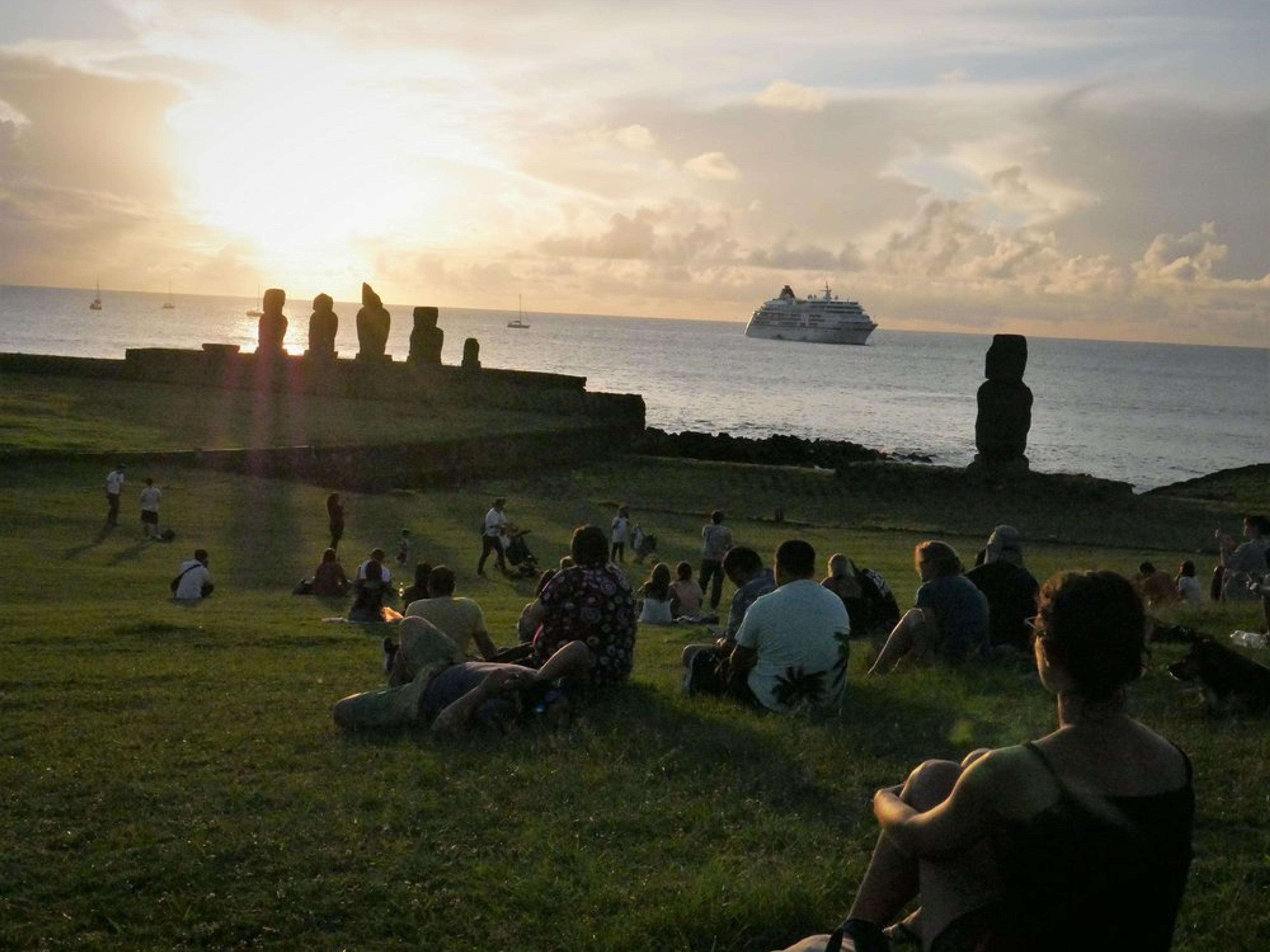 "TAHAI SUNSET", tour