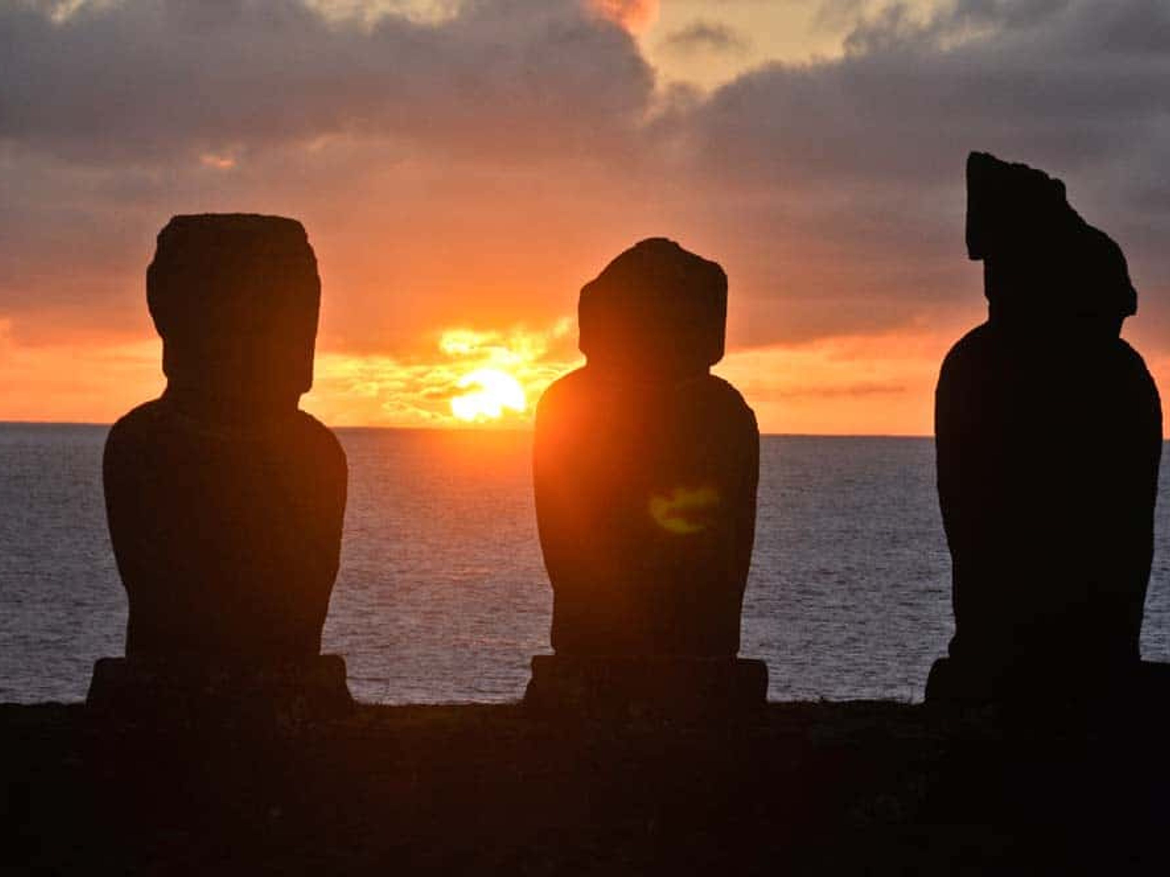 "TAHAI SUNSET", tour. Sunset in Tahai, Easter Island