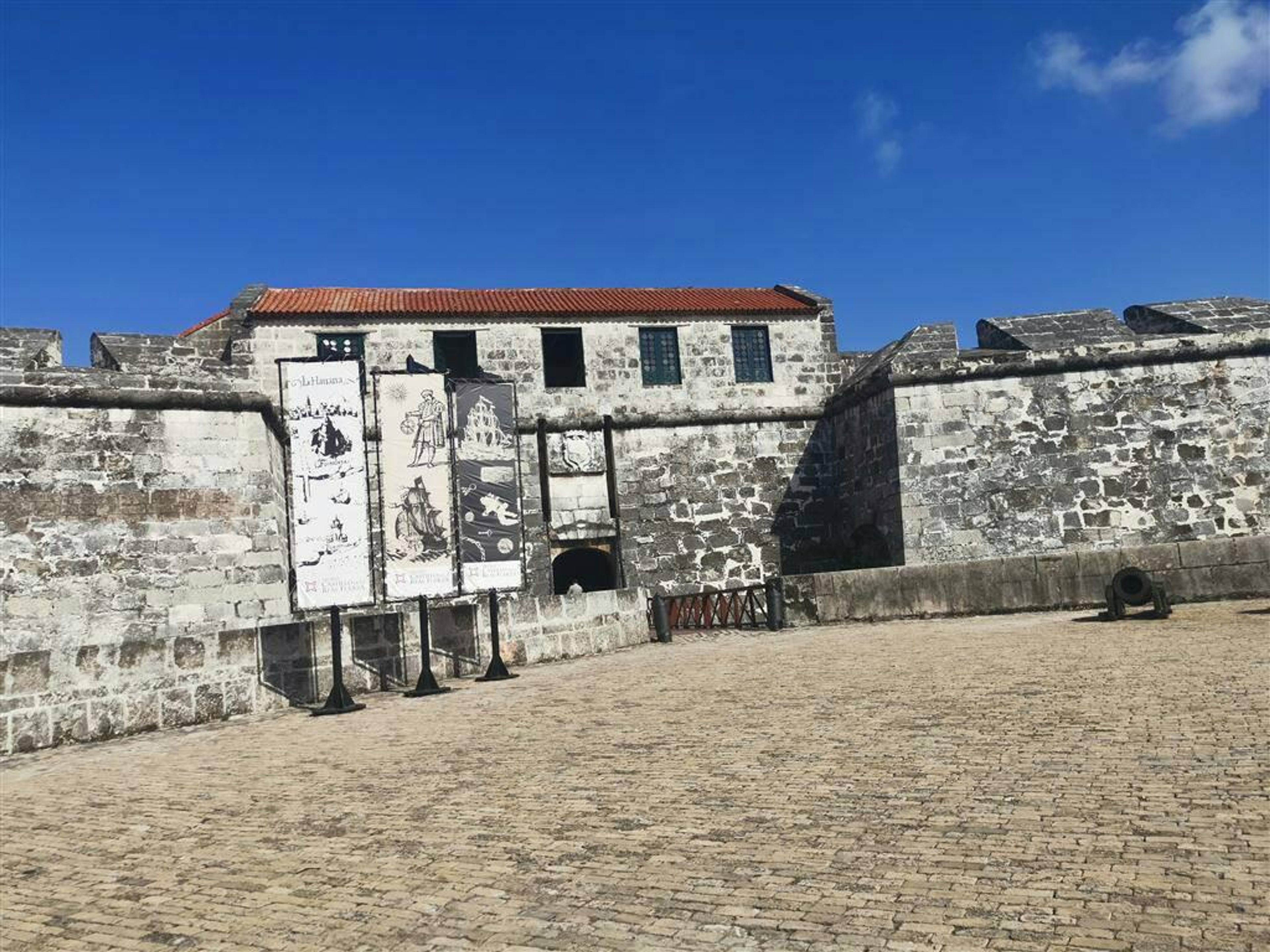 Tour "GEMEINSCHAFTSARBEIT UND DENKMALPFLEGE IM BÜRO DES HISTORIKERS VON HABANA". Palacio de la Real Fuerza (Palace of the Royal Force (Museum of Pyrateria)) panoramic view, Old Havana, La Habana, Cuba.