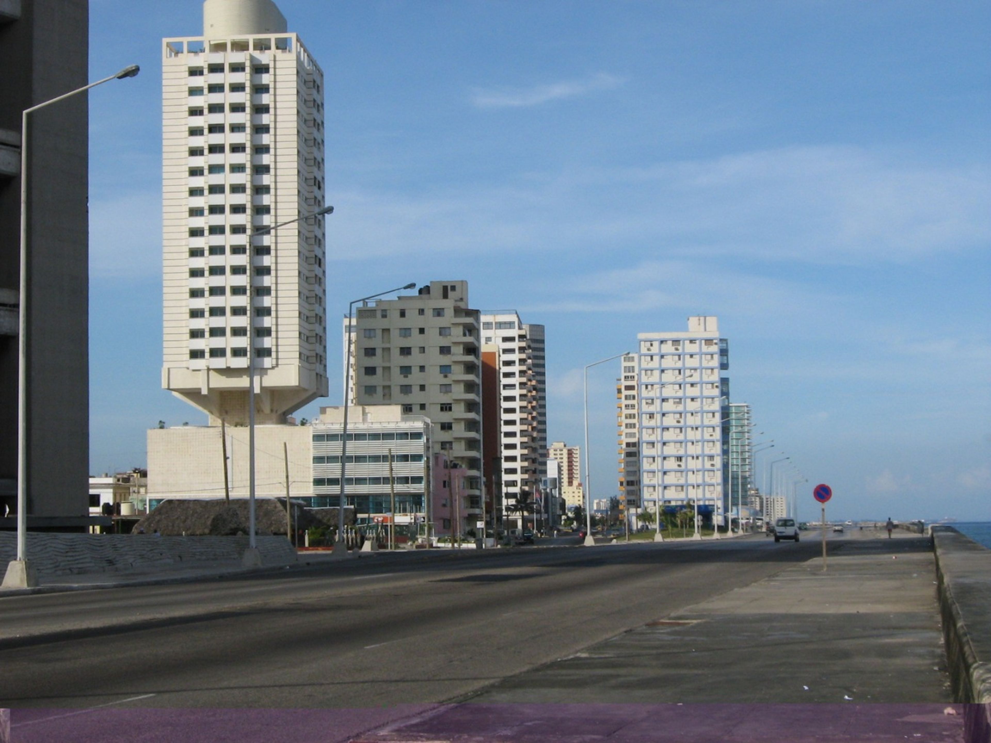 Excursão "HAVANA, ECOS DOS ANOS 50". Panoramic view Malecon Ave
