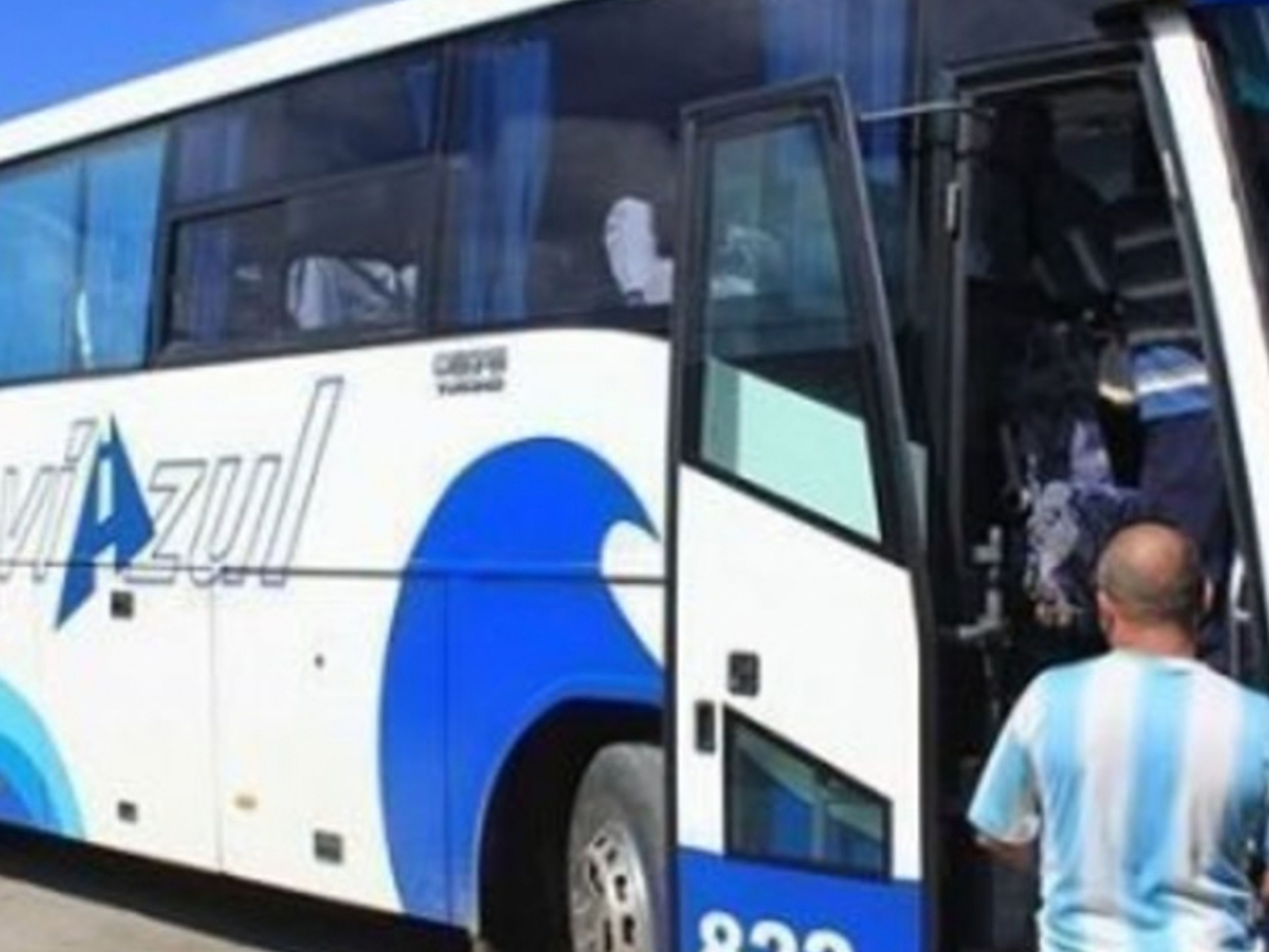 “VIAZUL CUBA: ”SANTIAGO DE CUBA / BAYAMO / AÉROPORT DE HOLGUÍN / HOLGUÍN / CAMAGÜEY / CIEGO DE ÁVILA / AÉROPORT DE LA HAVANE / LA HAVANE” Services de transfert collectif. “VIAZUL CUBA: SANTIAGO DE CUBA / BAYAMO / HOLGUÍN AIRPORT / HOLGUÍN / CAMAGÜEY / CIEGO DE ÁVILA / HAVANA AIRPORT / HAVANA“ Collective Transfer Services