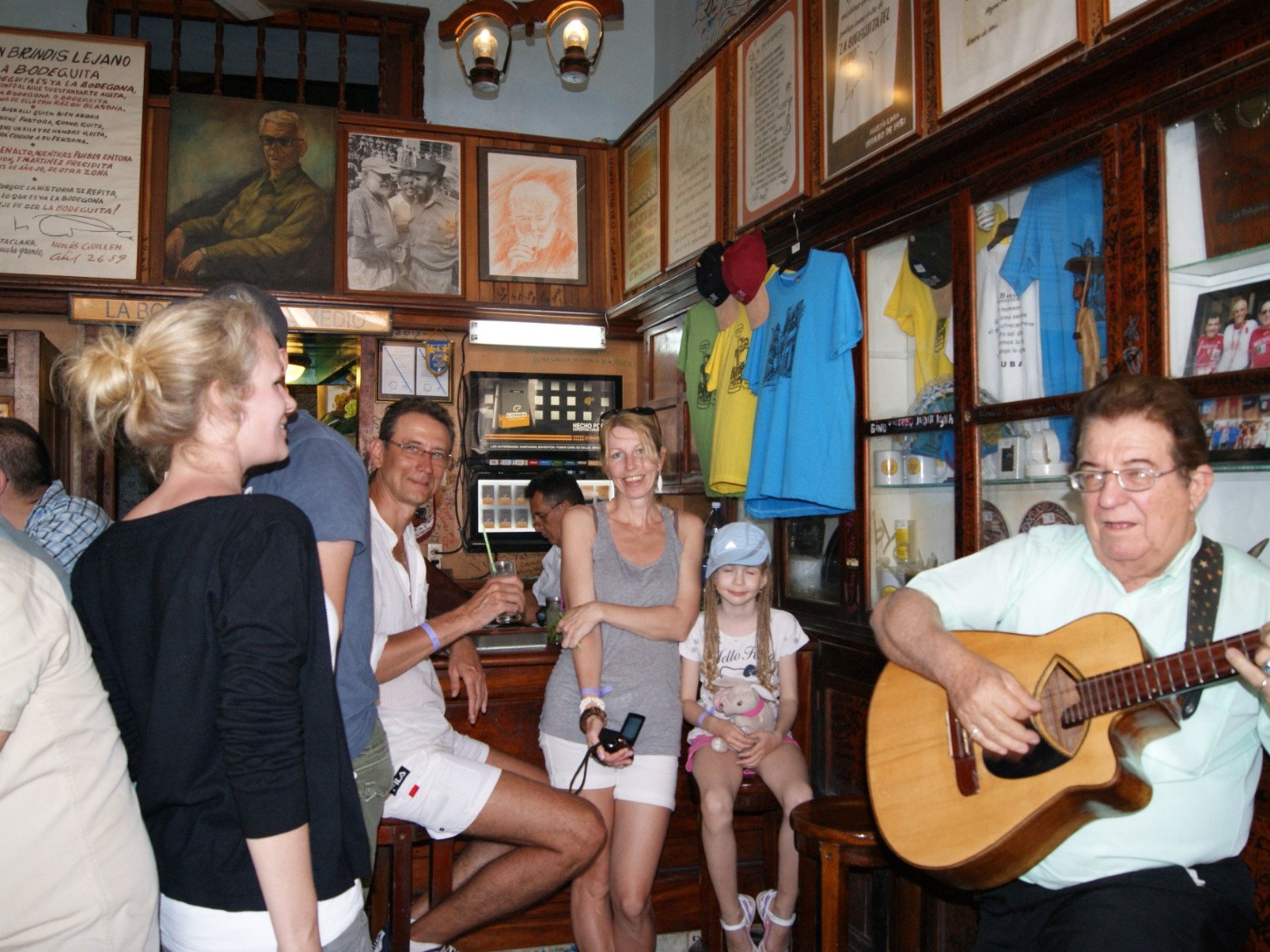 "Ароматы моей Гаваны", Pесторан La Bodeguita del Medio.. La Bodeguita del Medio Bar Restaurant, Old Havana, Havana, Cuba.