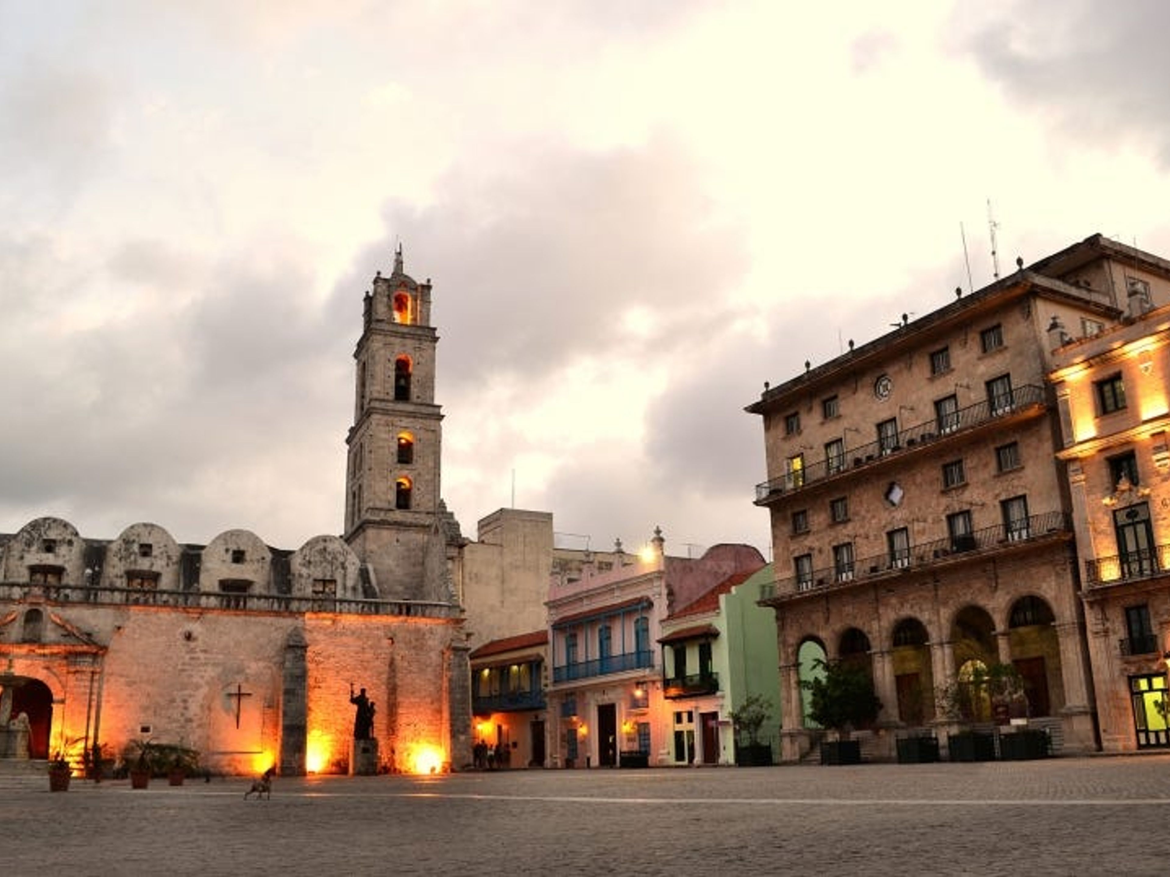 Excursión "RECORRIDO COLONIAL". Plaza de San Francisco de Asís, Old Havana, Havana, Cuba.
