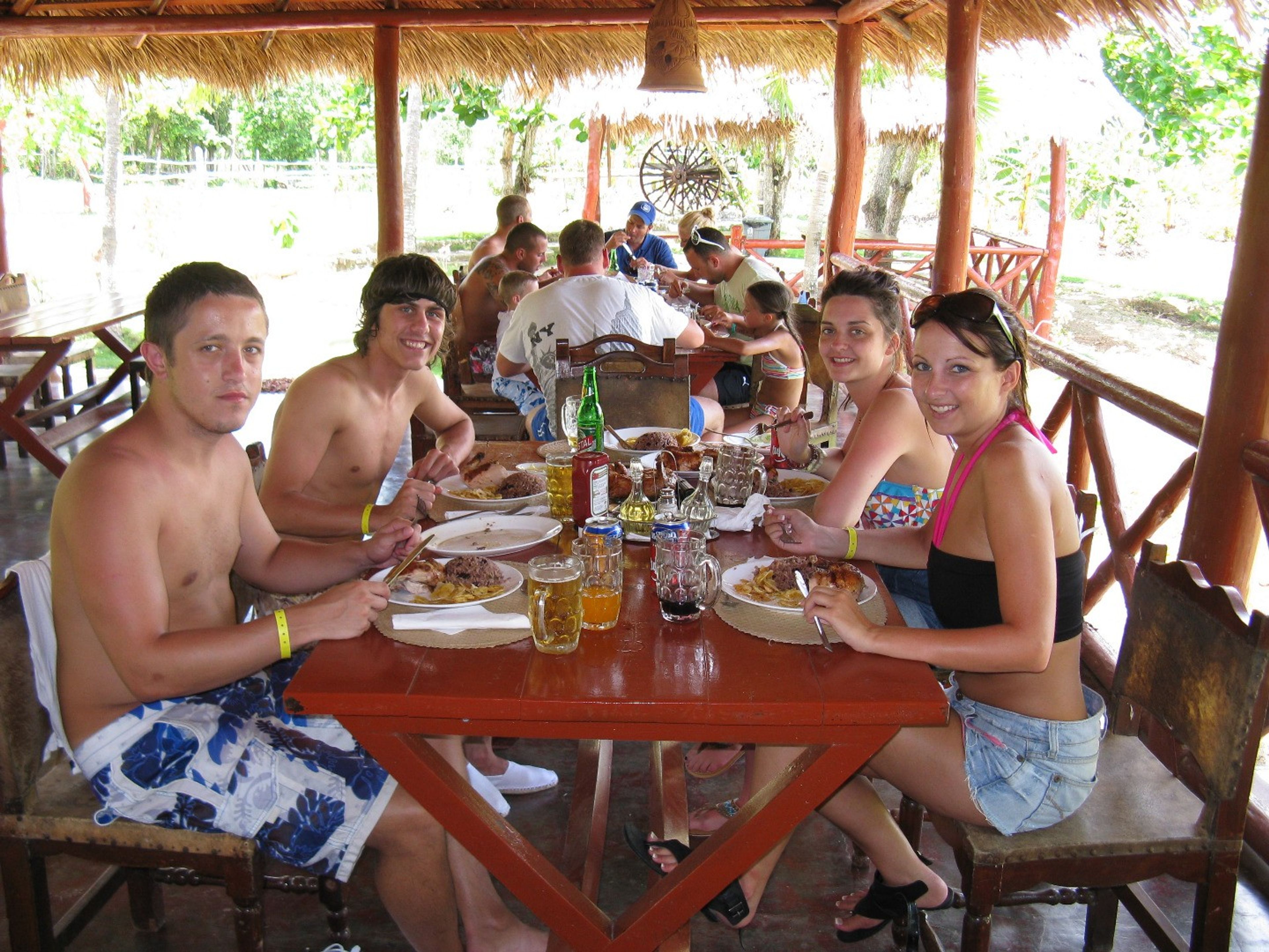 "CAMPIÑA TAINA" Tour. Traditional cuban restaurant El Conuco de Mongo Viña, Holguín