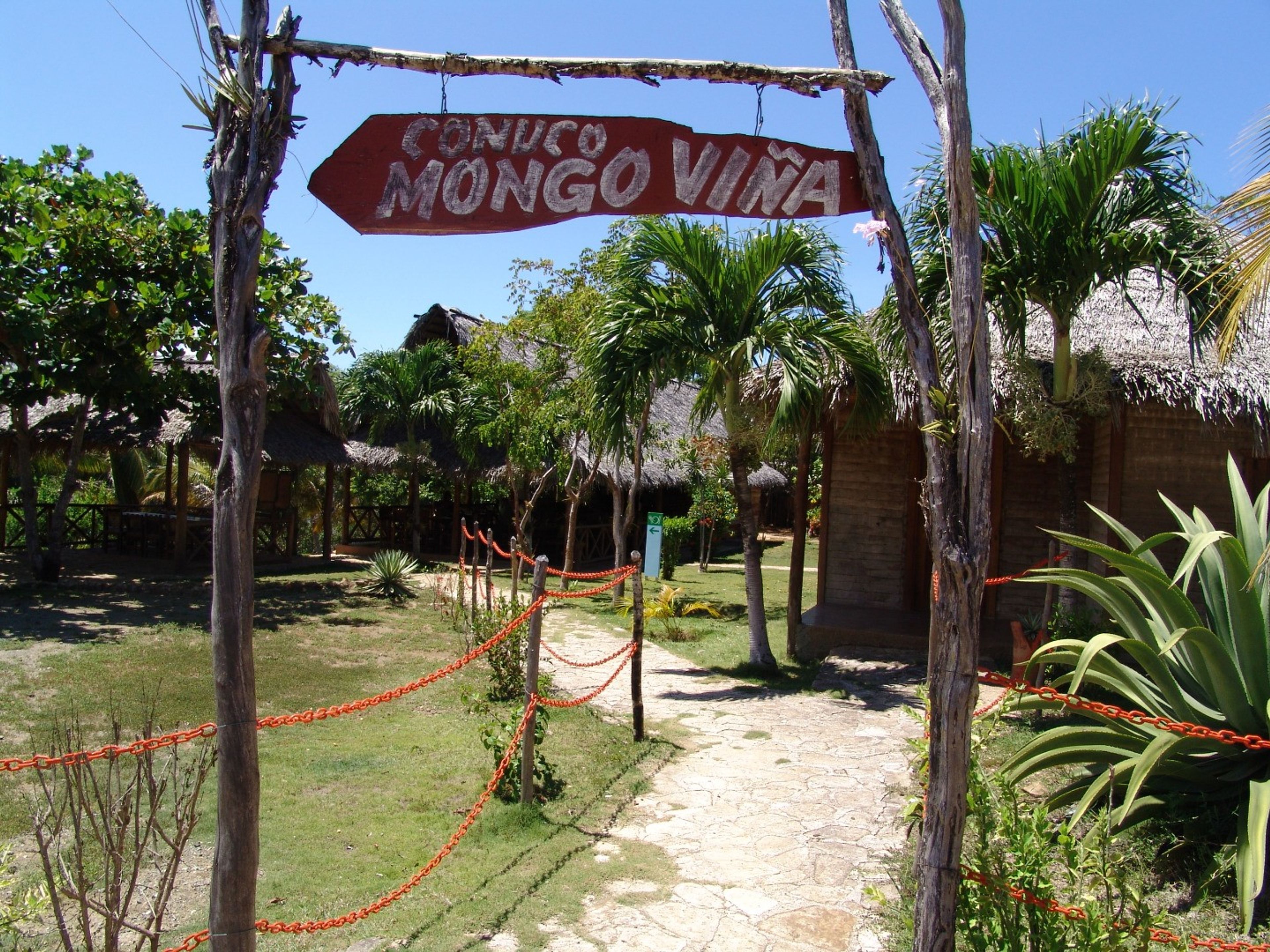 "CAMPIÑA TAINA" Tour. Cuban Restaurant El Conuco de Mongo Viña, Holguín