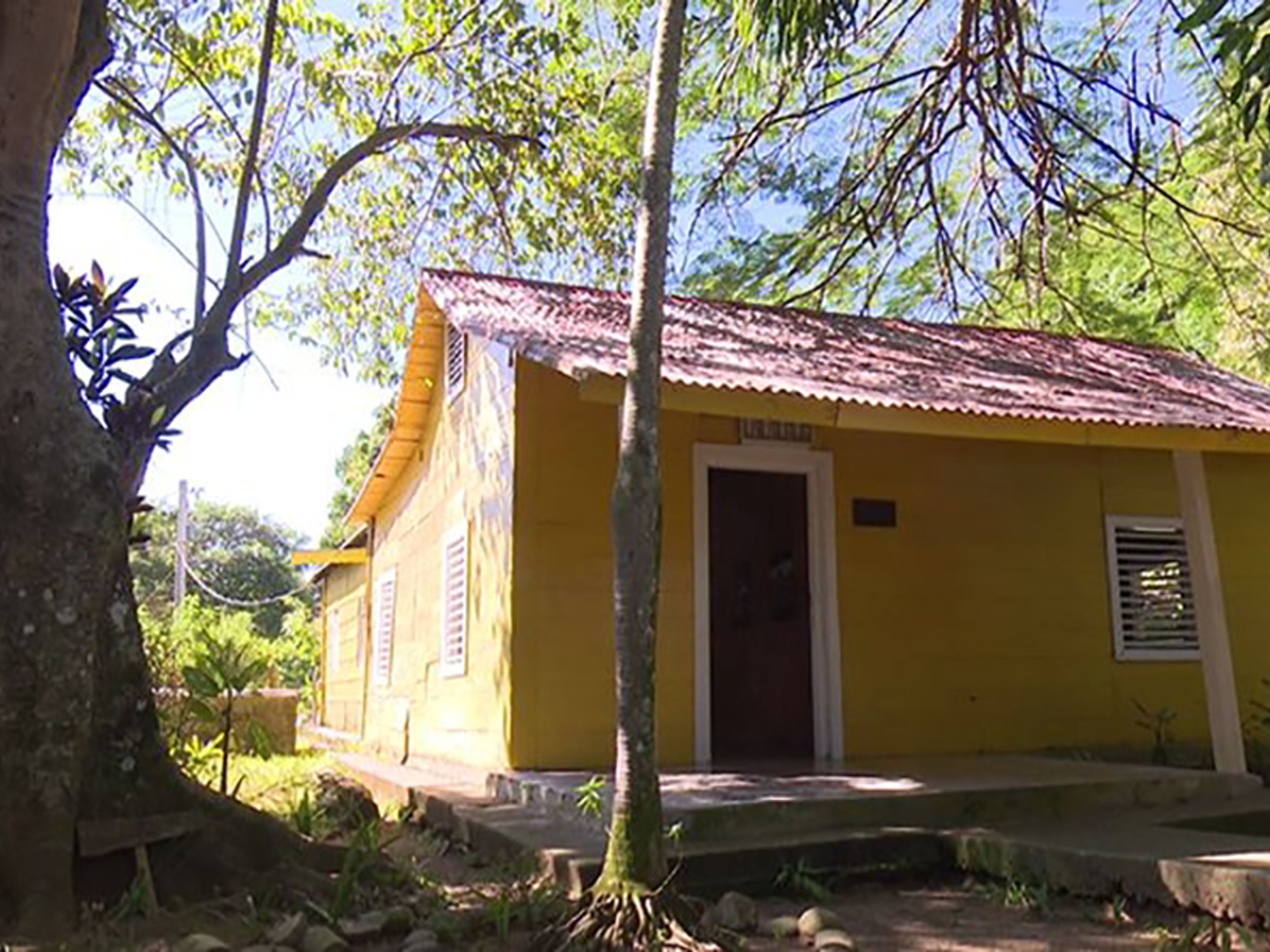 Excursión de Senderismo a “LA OTILIA, LA COMANDANCIA DEL CHE GUEVARA + CITY TOUR BAYAMO + ALMUERZO”. La Otilia, Che Guevara's Headquarter, Buey Arriba town, Granma
