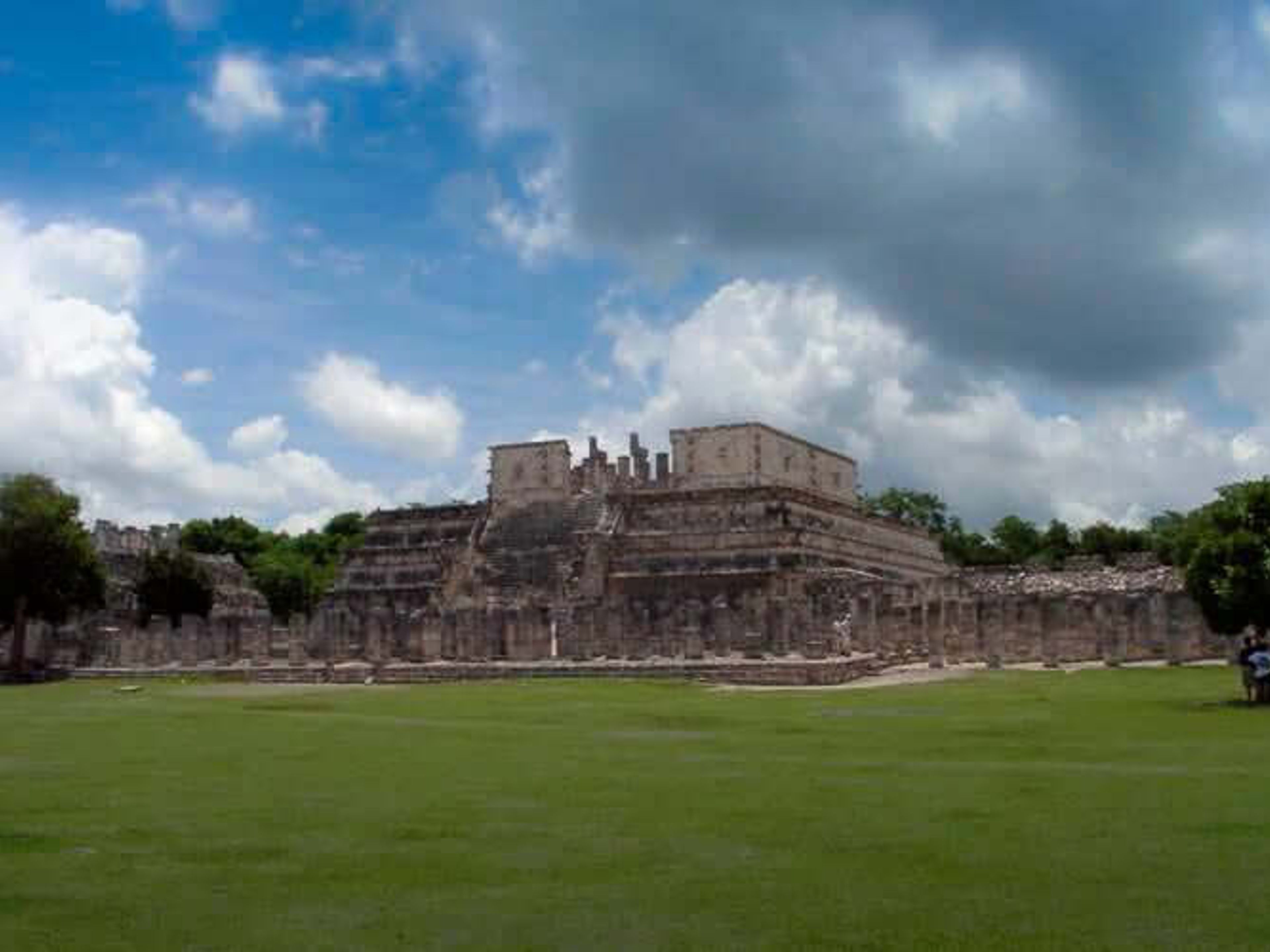 "Chichén Itzá vanuit Riviera Maya" Tour. The Temple of The Warriors, Chichen Itza Archaeological Zone, Cancun. Mexico.