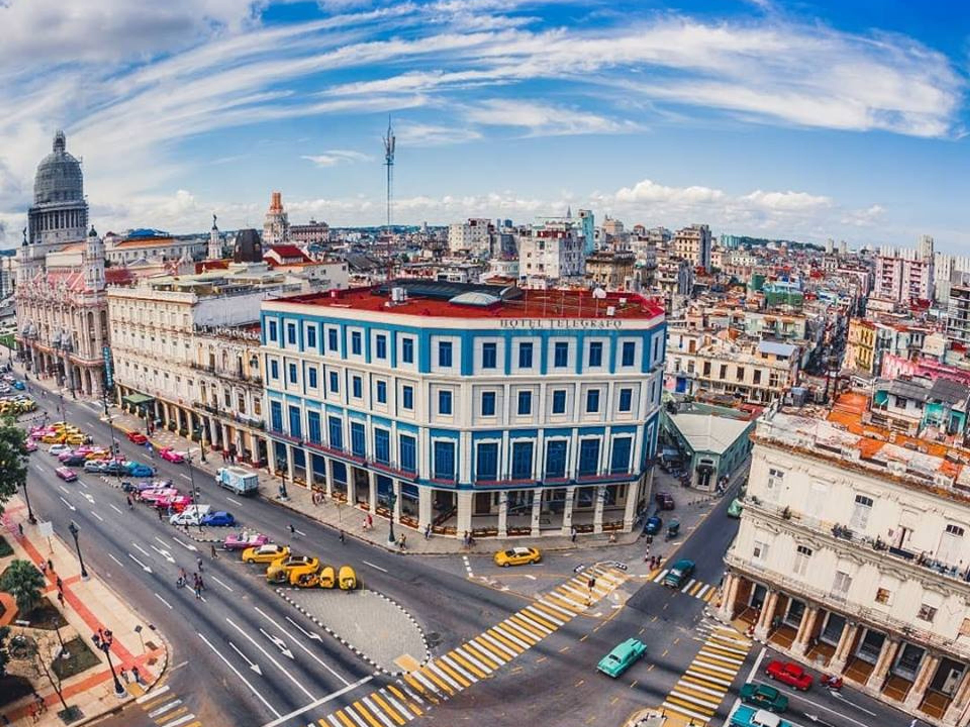 “CONECTANDO CUBA: ”VIÑALES / PINAR DEL RÍO / HAVANE” (CC2 - B) Services de transfert collectif. Old Havana panoramic view, Havana, Cuba.