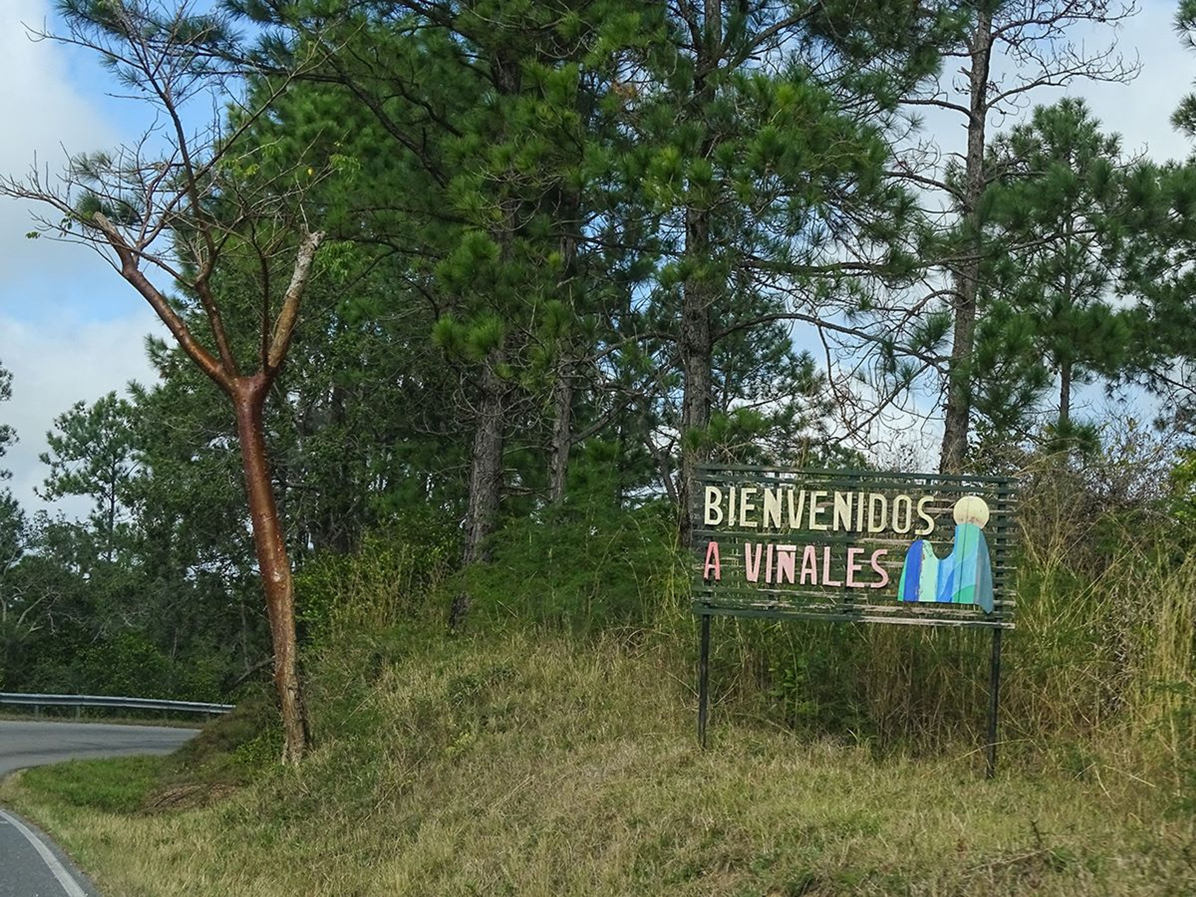 “ZU VIÑALES“ Tour. Viñales valley panoramic view, Viñales, Pinar del Río, Cuba.