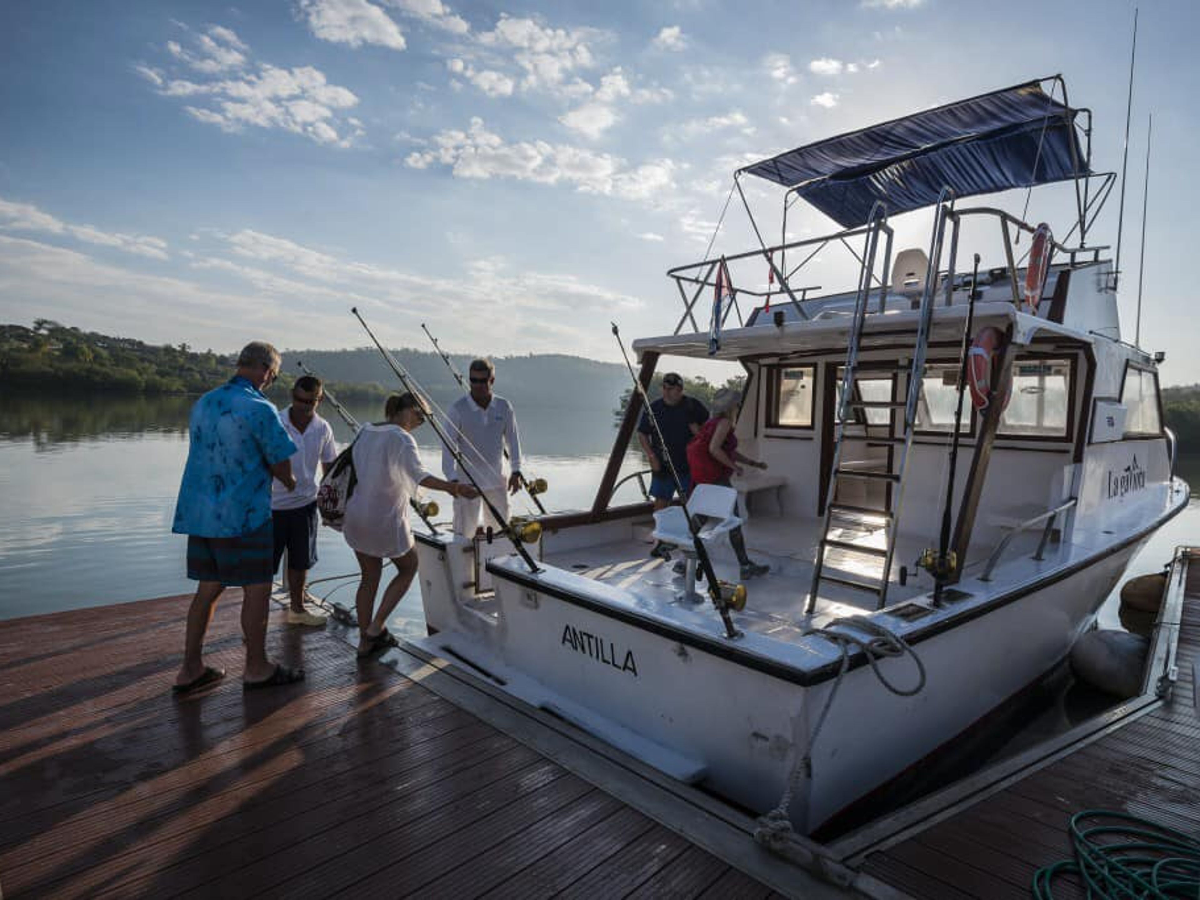 Тур "ВКУС К РЫБАЛКЕ (ГЛУБОКОВОДНАЯ РЫБАЛКА)" (ПОЛОВИНА ДНЯ). “TASTE OF FISHING (DEEP SEA FISHING)” Tour (HALF DAY), Guardalavaca beach, Holguín, Cuba.