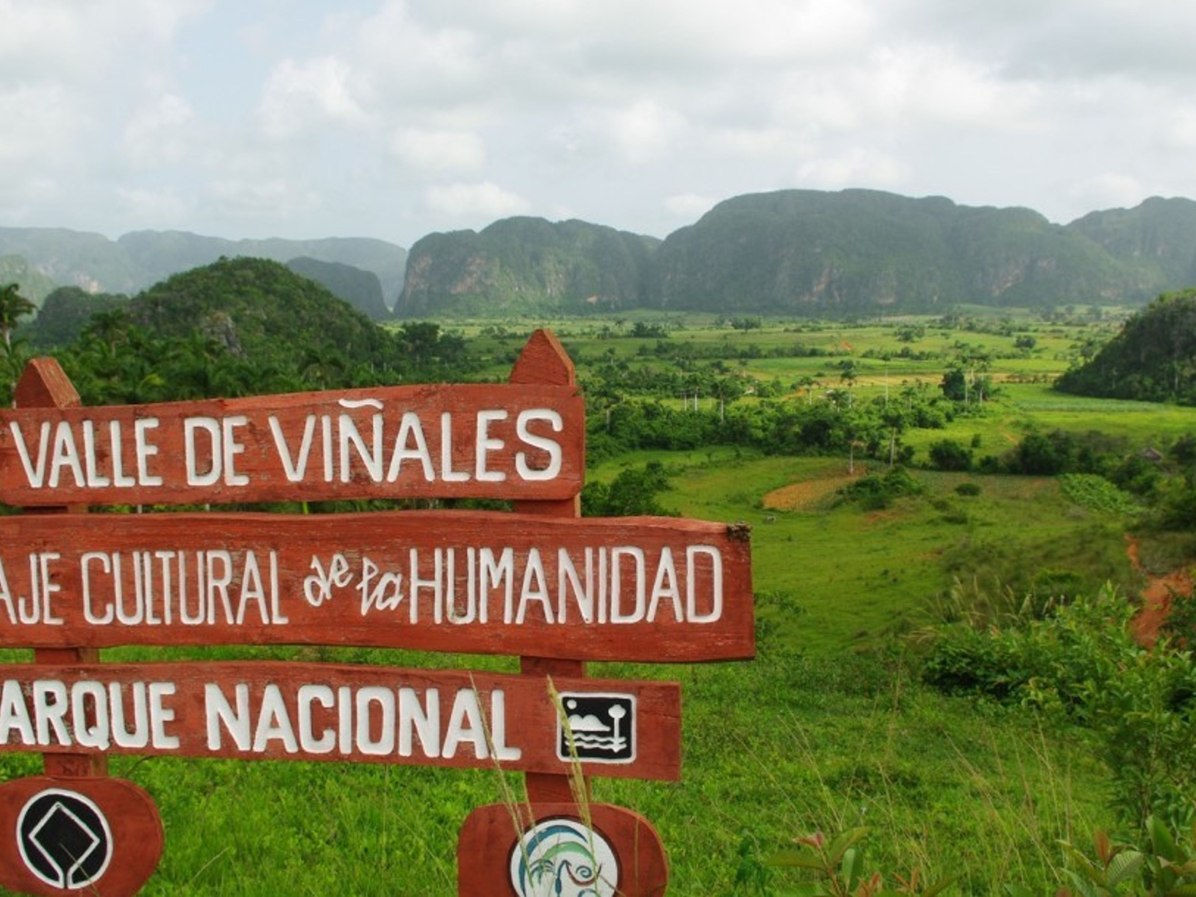 Excursión Privada Overnigt “La Habana - Pinar del Río - Viñales”. Viñales valley National Park panoramic view, Pinar del Río