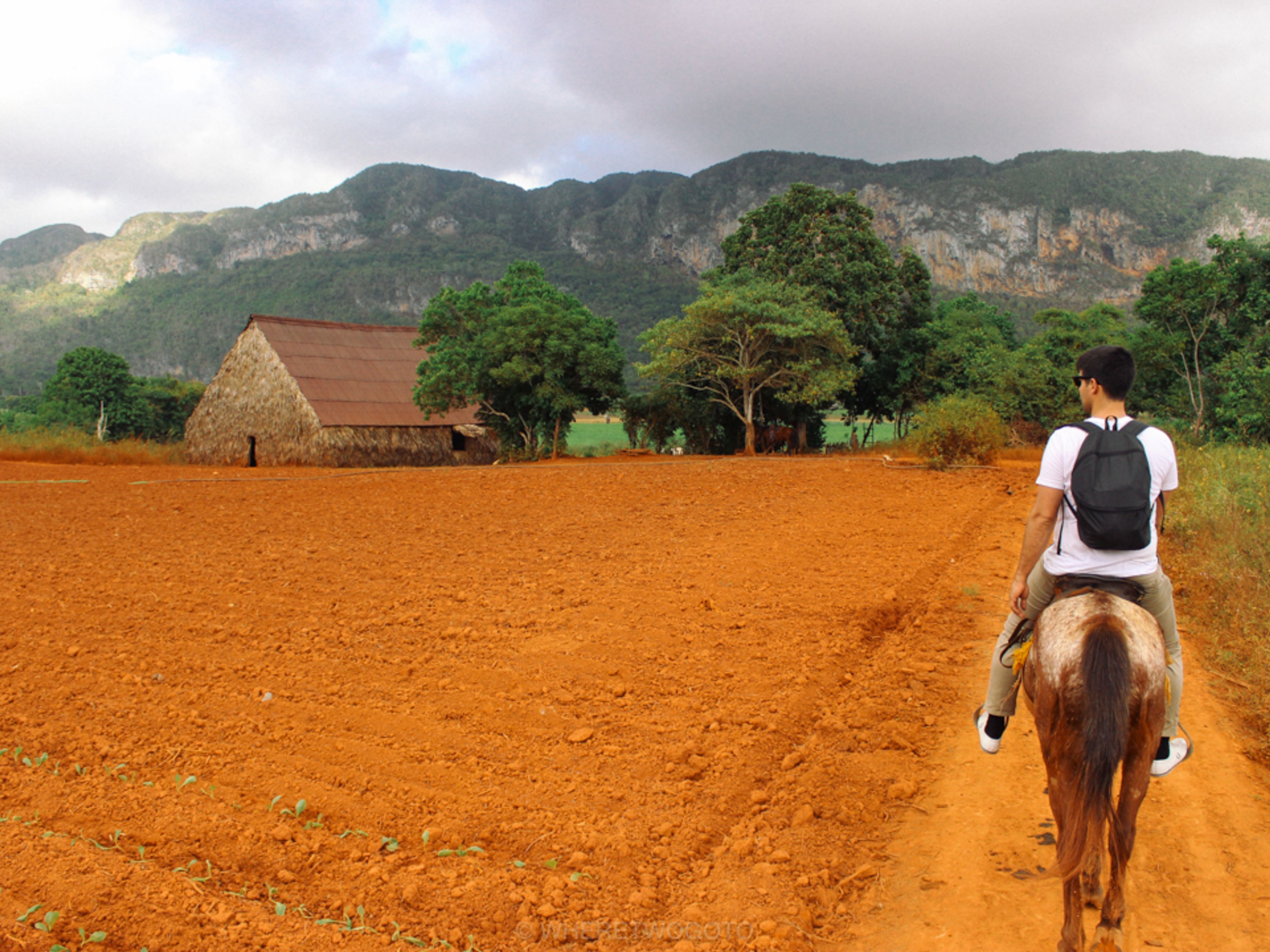 “HAVANA-VIÑALES” Private Overnigt Tour. Horseback riding in Viñales valley, Pinar del Río