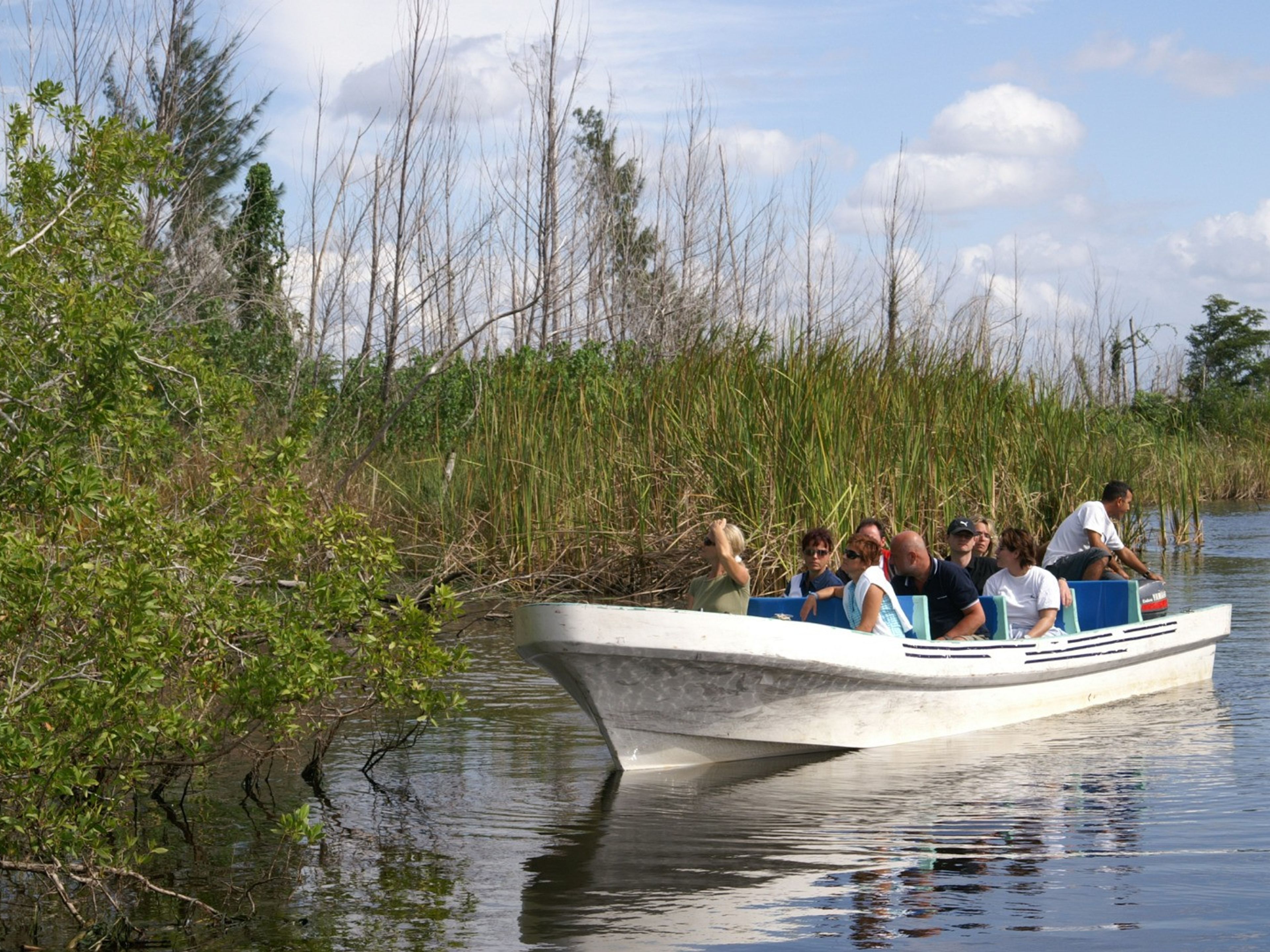 Excursão “GUAMÁ - CALETA BUENA”. Boat ride at the Guama tourist park