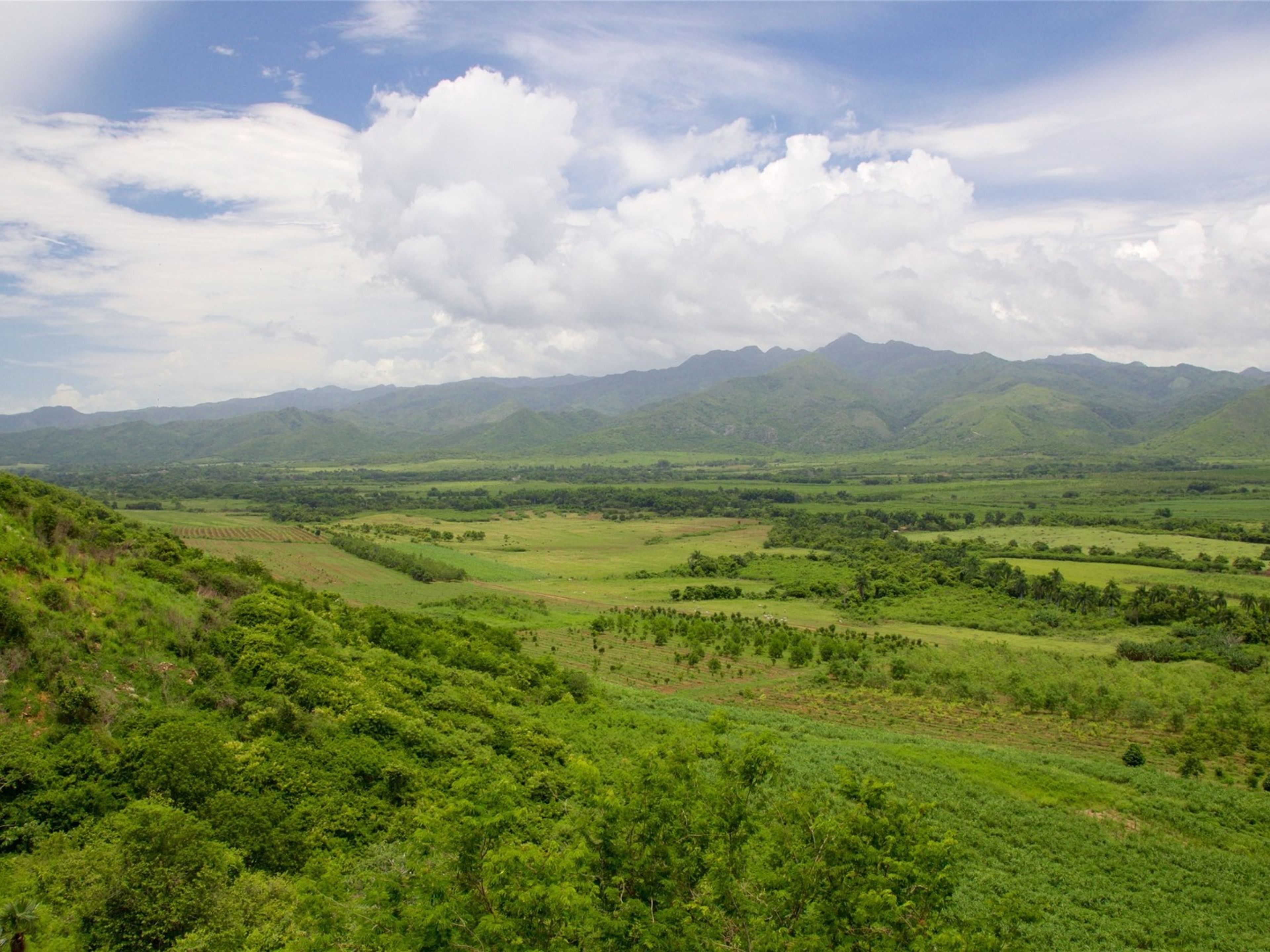 Велосипедный тур "ТРОПА ЭЛЬ-ПИЛОН". Valle de los Ingenios, (Valley de los Ingenios or Valley of the Sugar Mills) panoramic view, Trinidad, Sancti Spíritus, Cuba.