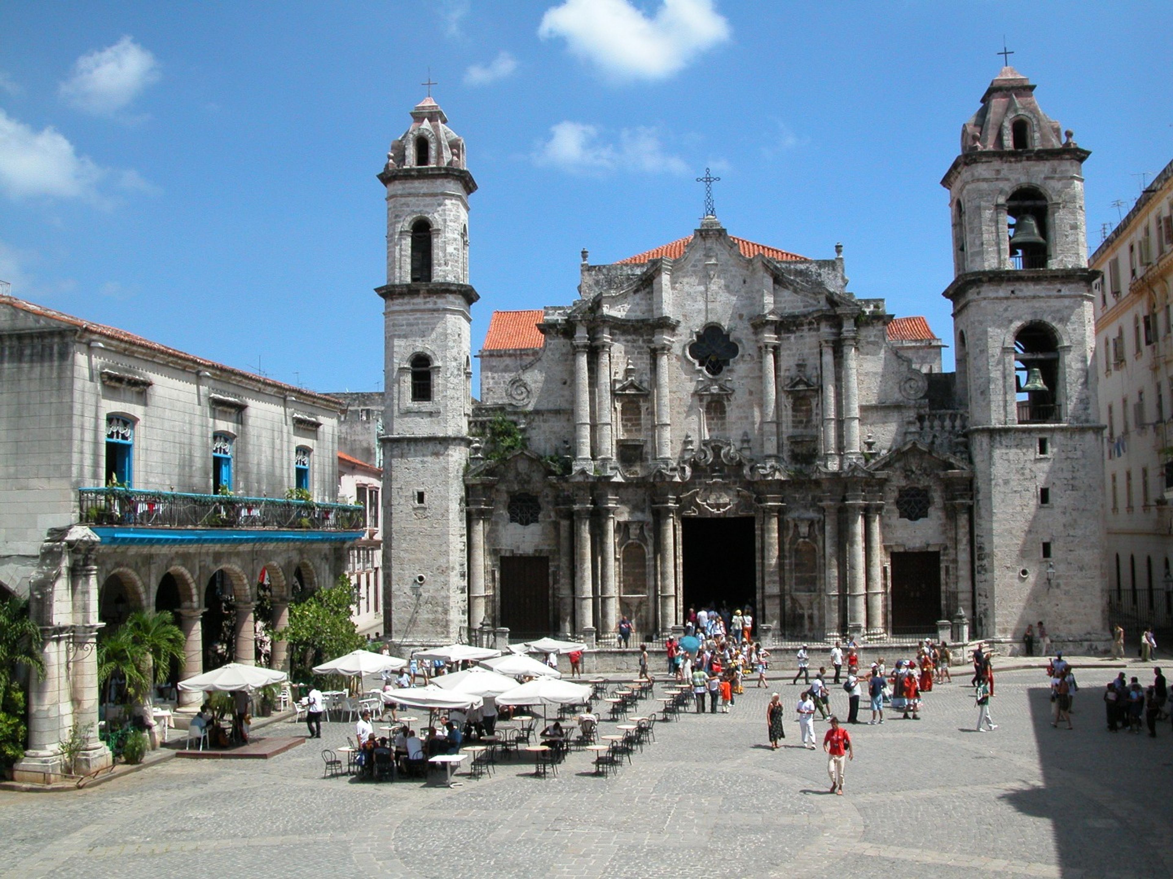“ZU HAVANA - VIÑALES - SOROA - LAS TERRAZAS“ Tour (3 Tage / 2 Nächte). The Cathedral of Havana panoramic view, Havana, Cuba.
