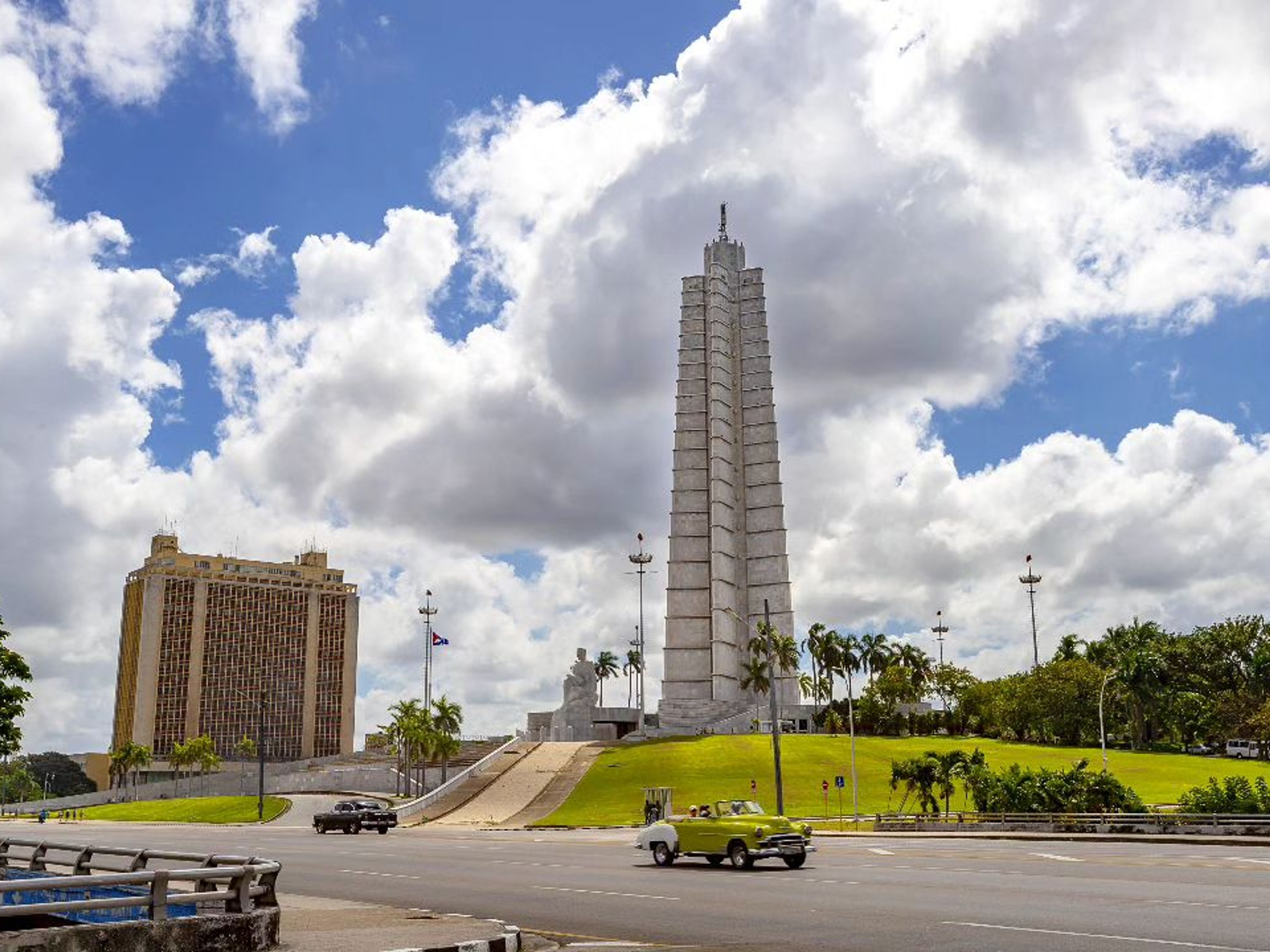 Tour "HAVANE + FABRIQUE DE TABAC". Revolution Square, Havana, Cuba.