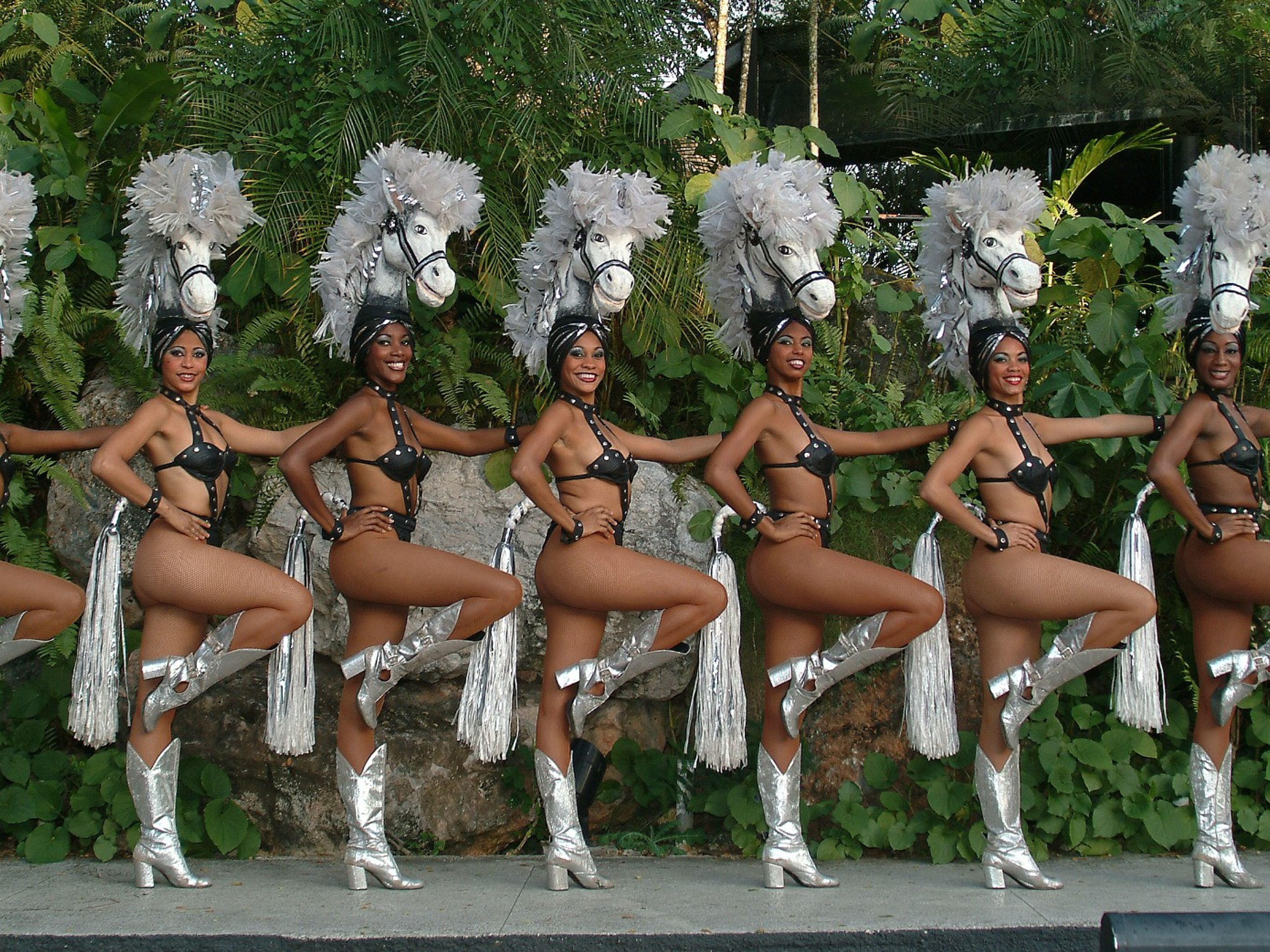 Excursión "ESPECTÁCULO DEL CABARET TROPICANA SANTIAGO DE CUBA". VIAJE AL CARIBE Tropicana Santiago Cabaret Show