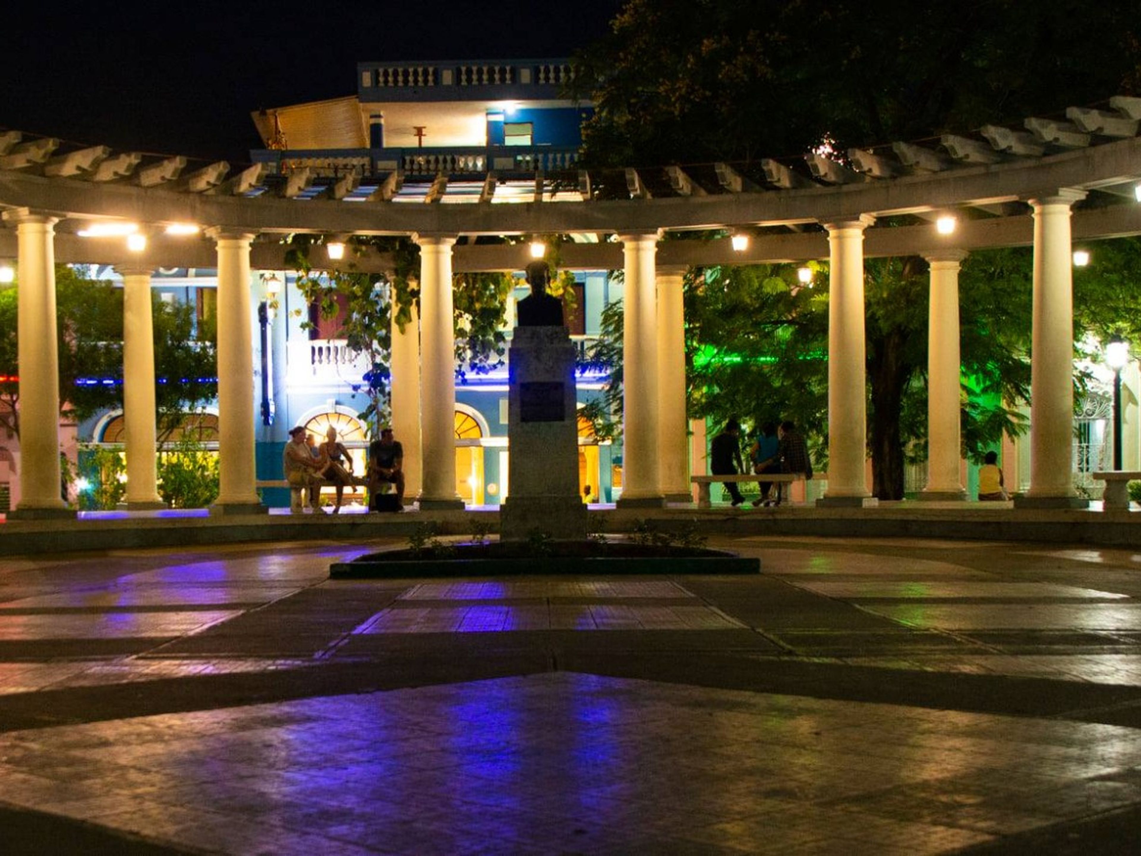 Excursión "PASEO A PIE POR SANTIAGO DE CUBA DE NOCHE". Plaza de Marte square panoramic view, Santiago de Cuba, Cuba.