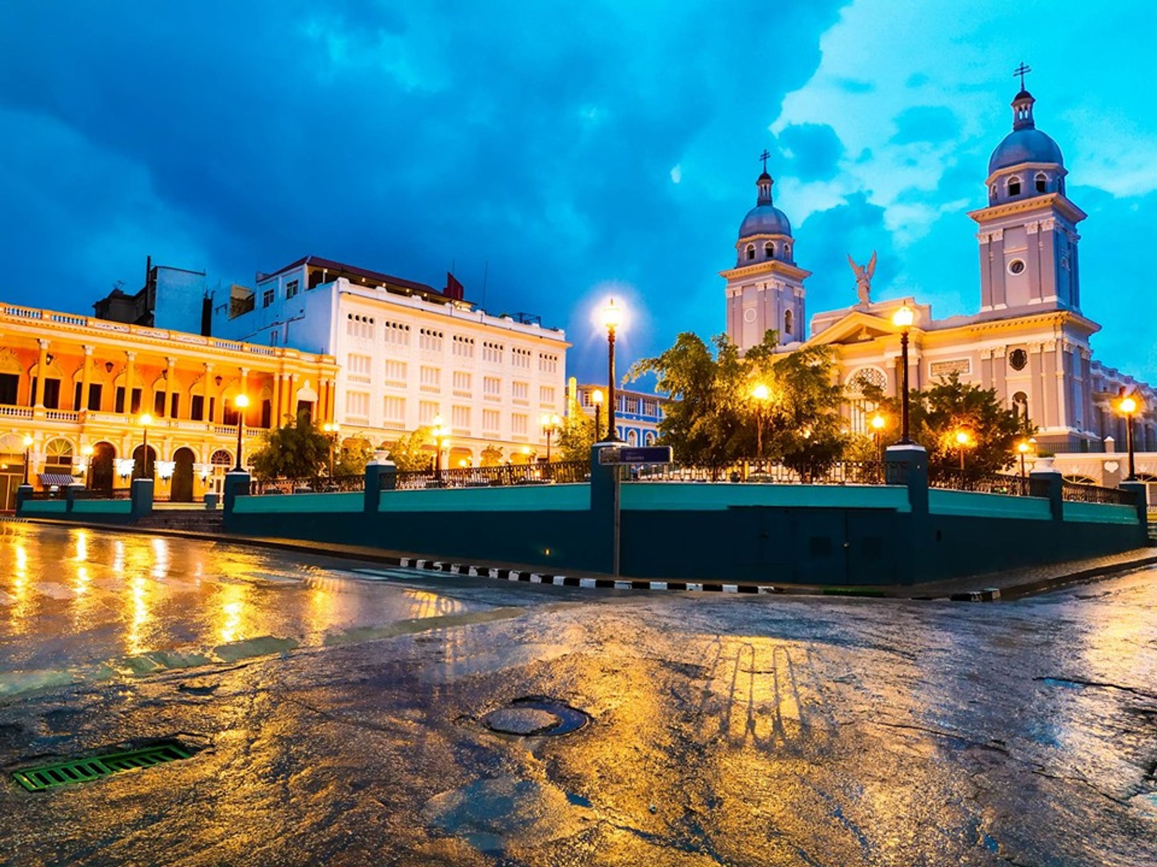 Excursión "PASEO A PIE POR SANTIAGO DE CUBA DE NOCHE"
