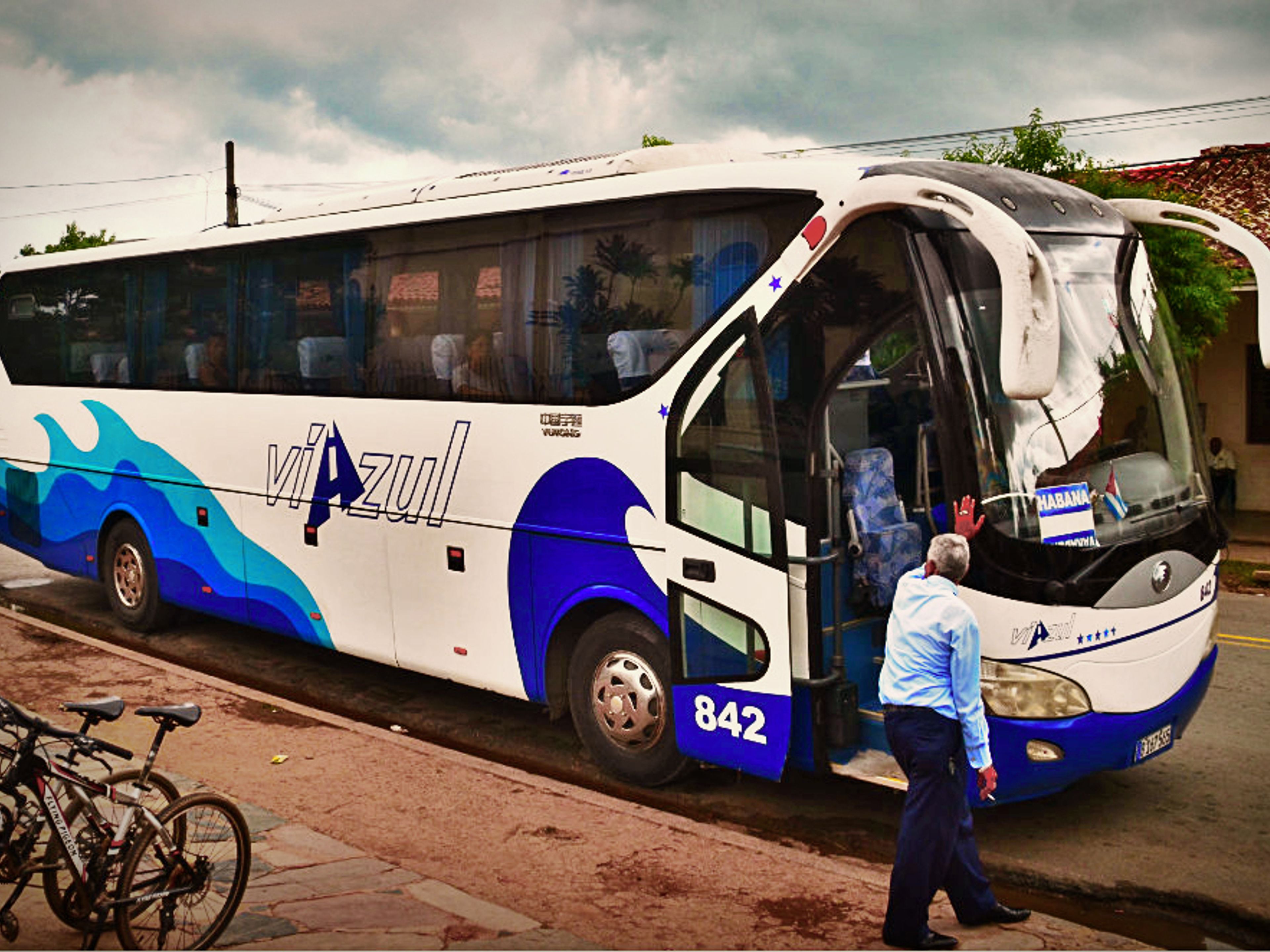 “VIAZUL CUBA: ”HOLGUÍN / LAS TUNAS / CAMAGÜEY / CIEGO DE ÁVILA / SANCTI SPÍRITUS / SANTA CLARA / AÉROPORT DE LA HAVANE / LA HAVANE” Services de transfert collectif. “VIAZUL CUBA: HOLGUÍN / LAS TUNAS / CAMAGÜEY / CIEGO DE ÁVILA / SANCTI SPÍRITUS / SANTA CLARA / HAVANA AIRPORT / HAVANA“ Collective Transfer Services